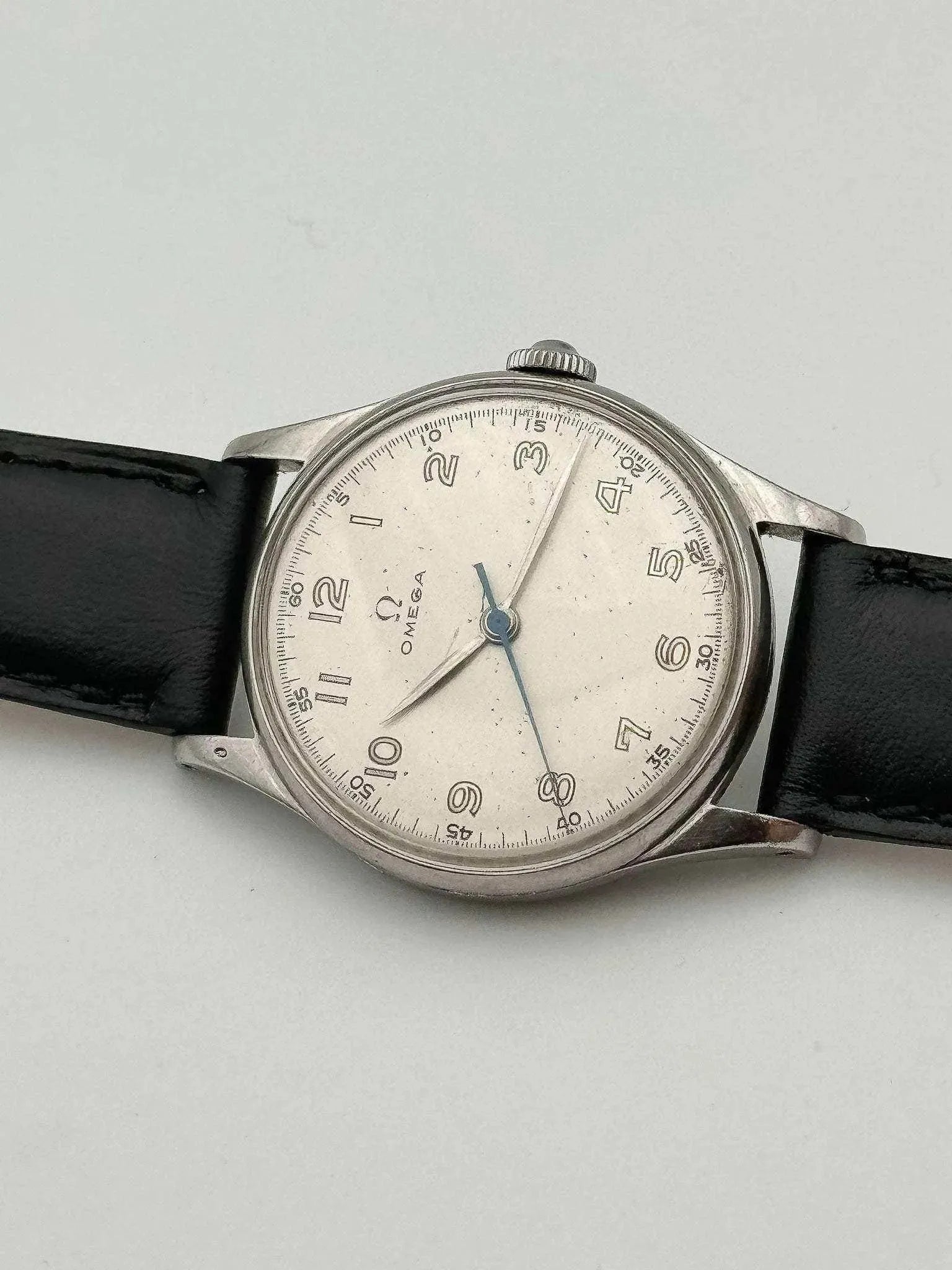 Omega - Militaire WW2 - 1944 - Atelier Victor Paris - Vintage Watch Shop Dubai