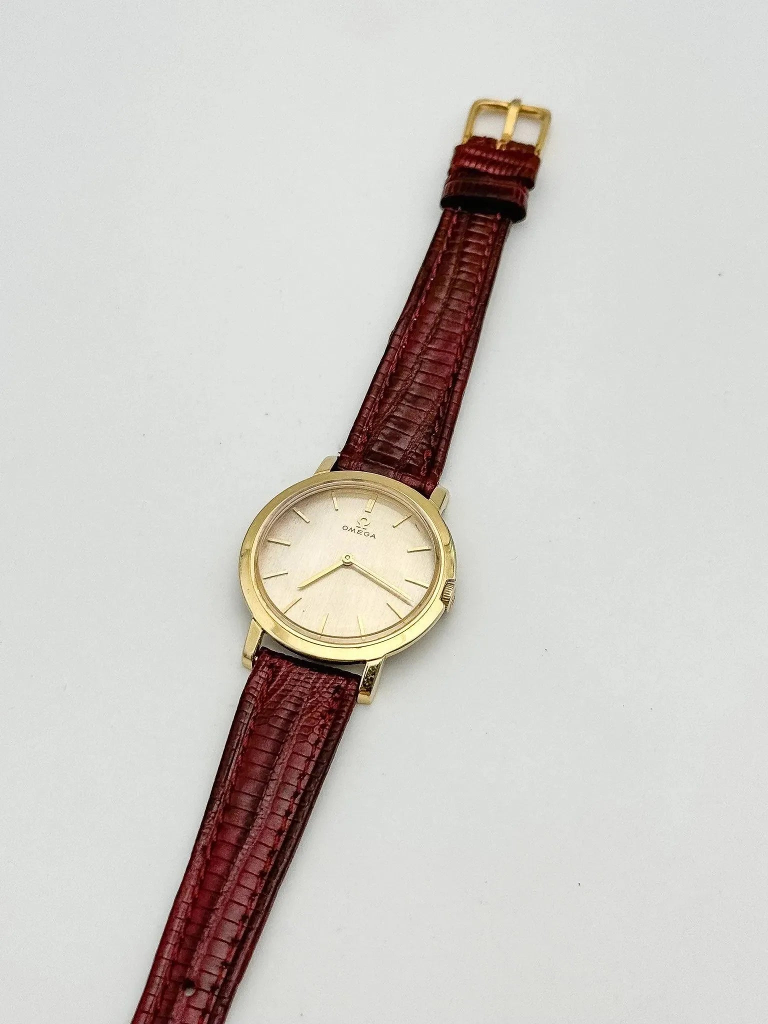Omega - Mini Disco Volante - 1974 - Atelier Victor Paris - Vintage Watch Shop Dubai