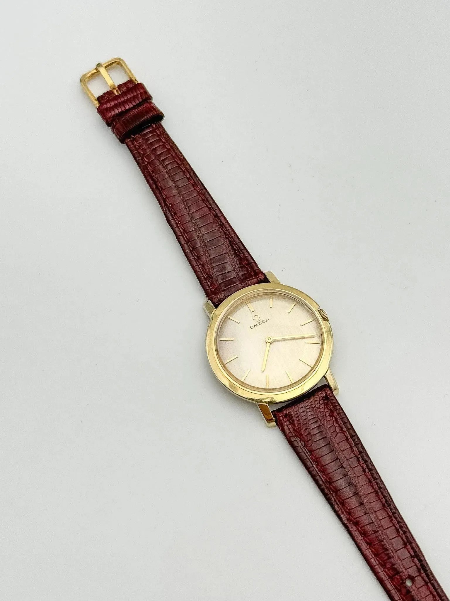 Omega - Mini Disco Volante - 1974 - Atelier Victor Paris - Vintage Watch Shop Dubai