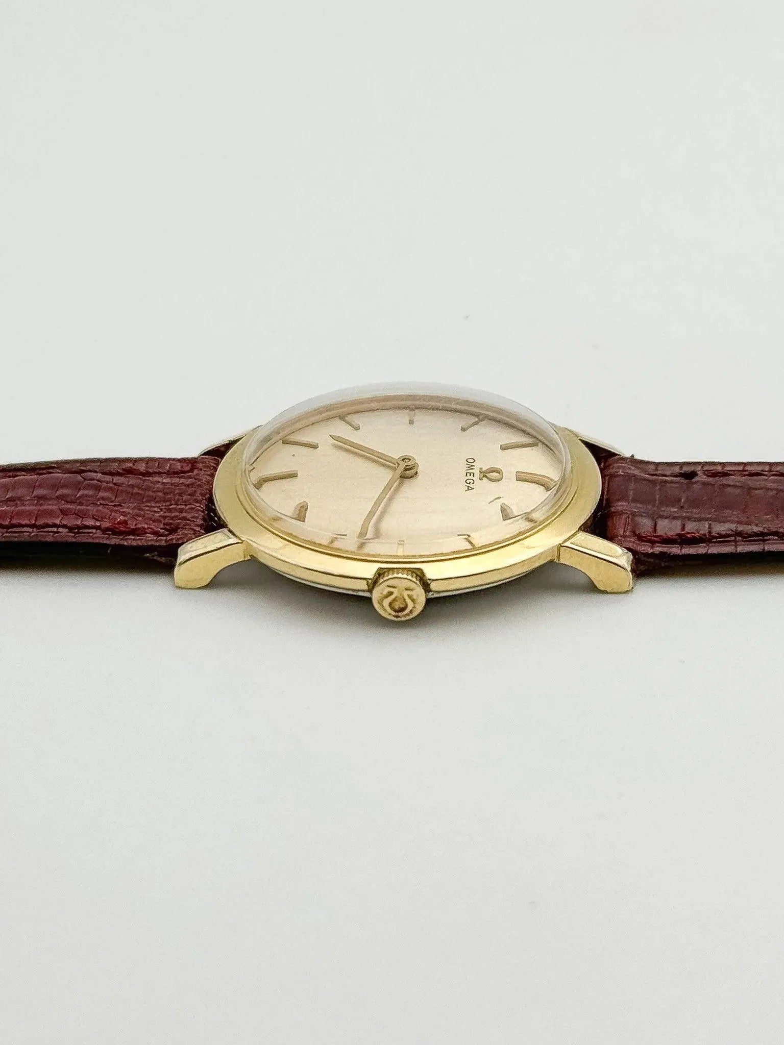 Omega - Mini Disco Volante - 1974 - Atelier Victor Paris - Vintage Watch Shop Dubai