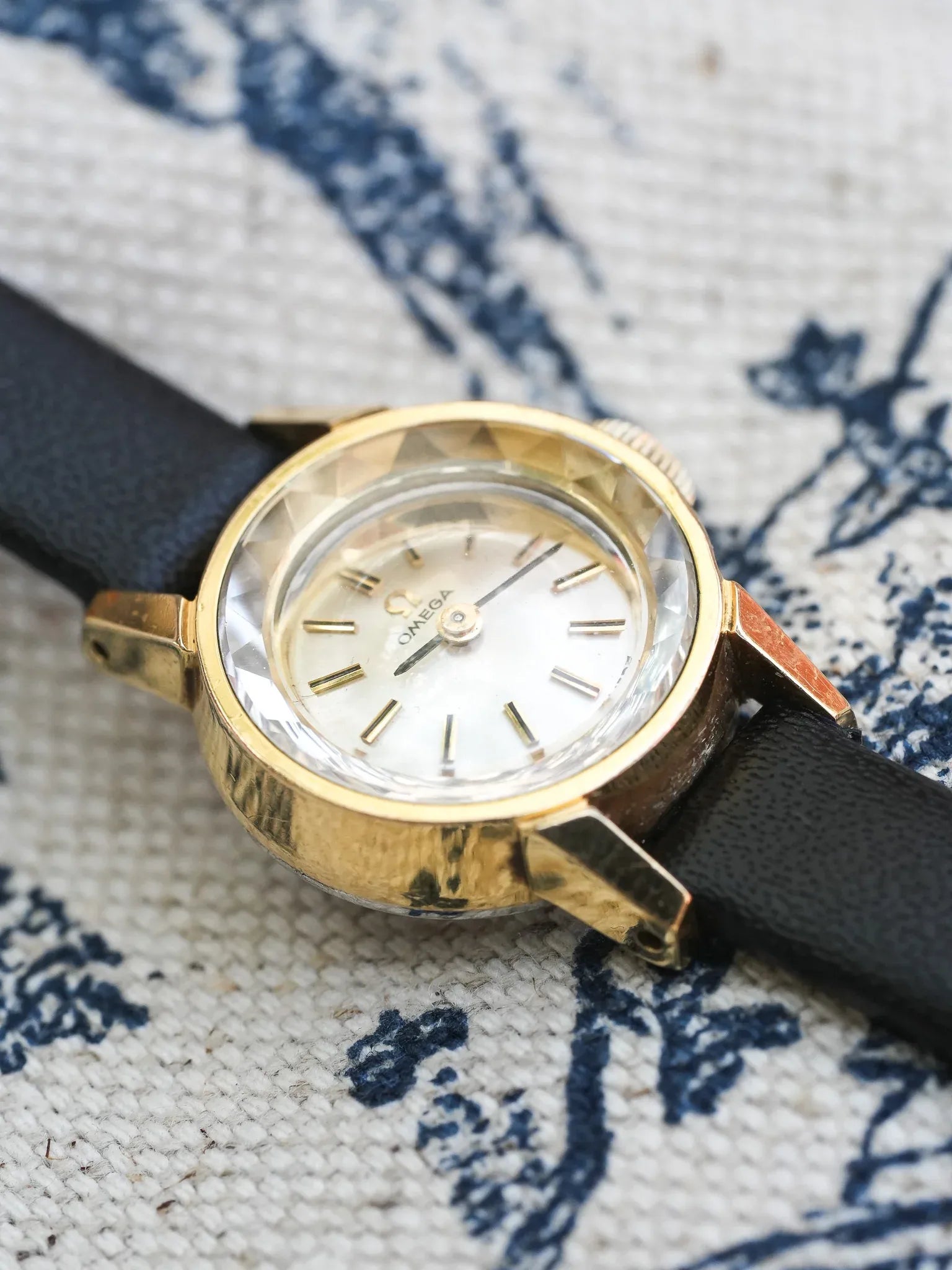 Omega - Mini Facetté Femme Plaqué or - 1964 - Atelier Victor