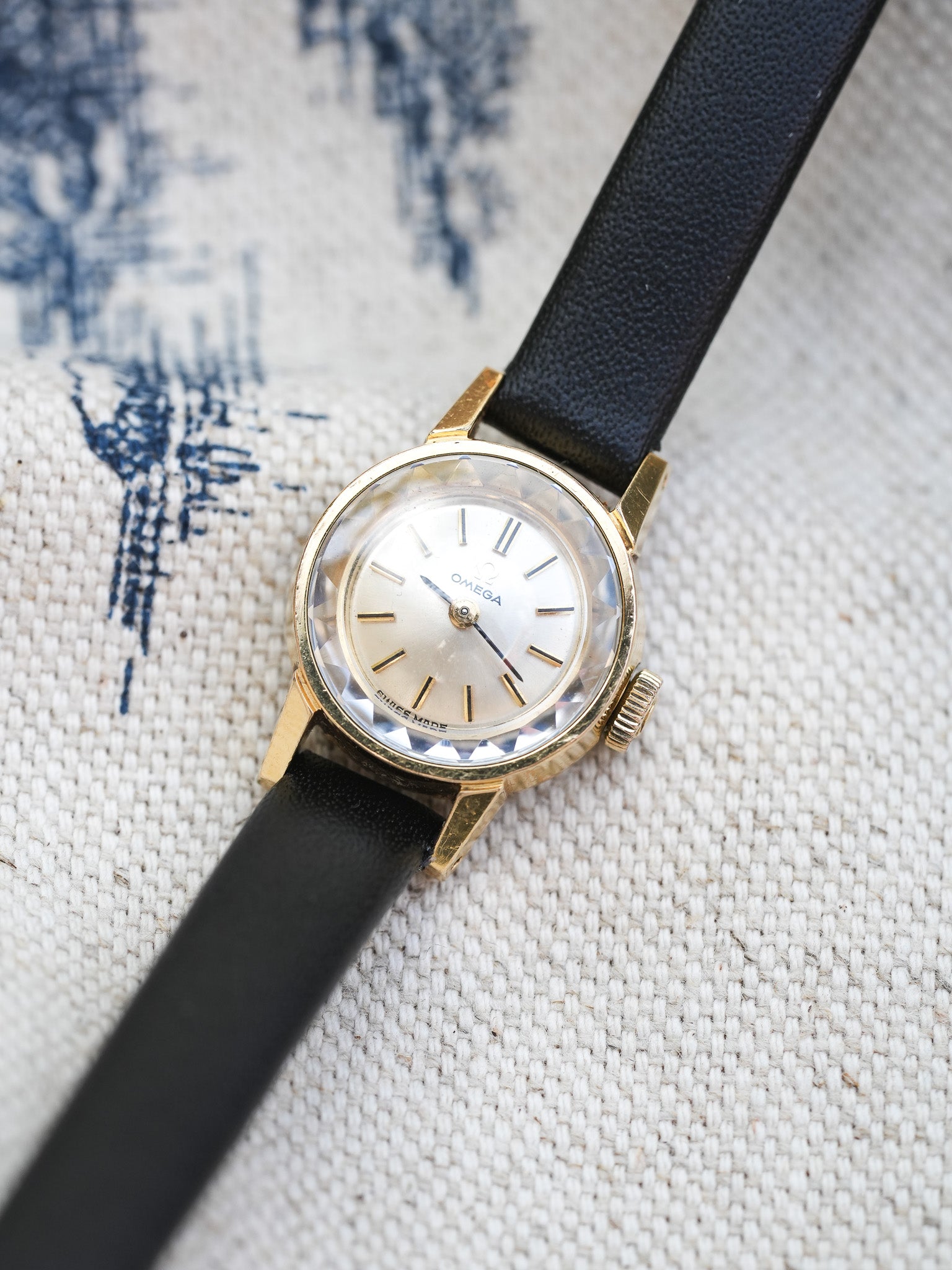 Omega - Mini Facetté Femme Plaqué or - 1964 - Atelier Victor - Vintage Shop