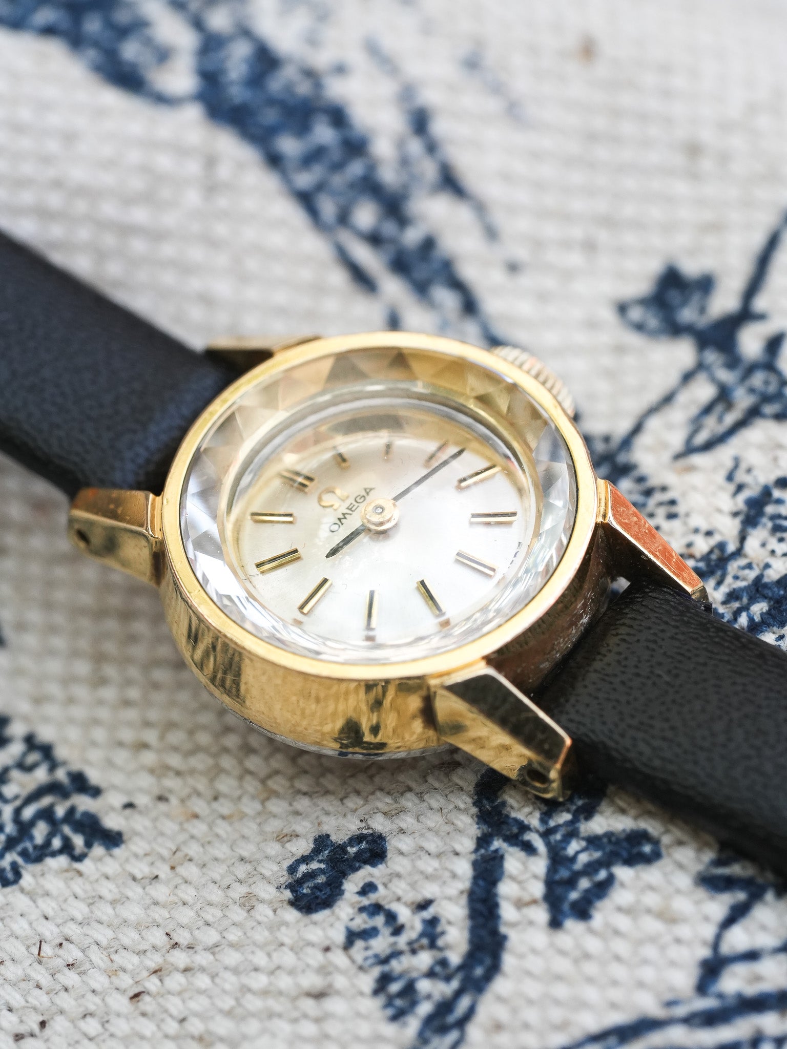 Omega - Mini Facetté Femme Plaqué or - 1964 - Atelier Victor - Vintage Shop