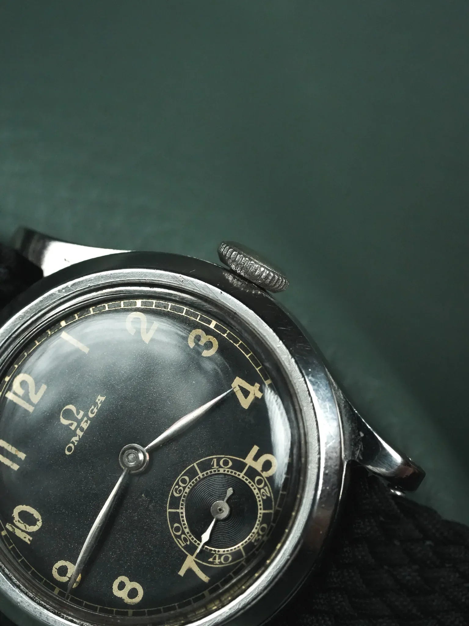 Omega - montre militaire cadran noir GILT 26.5SOB T2- 1935 - Atelier Victor - Vintage Shop