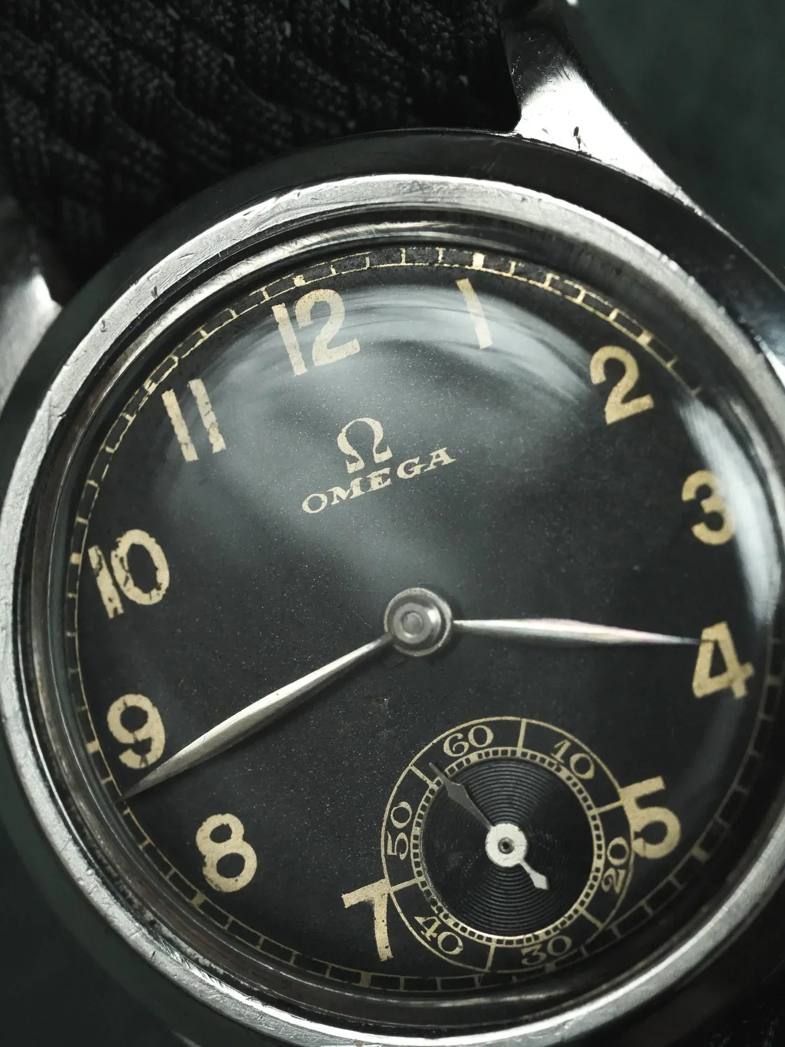 Omega - montre militaire cadran noir GILT 26.5SOB T2- 1935 - Atelier Victor - Vintage Shop