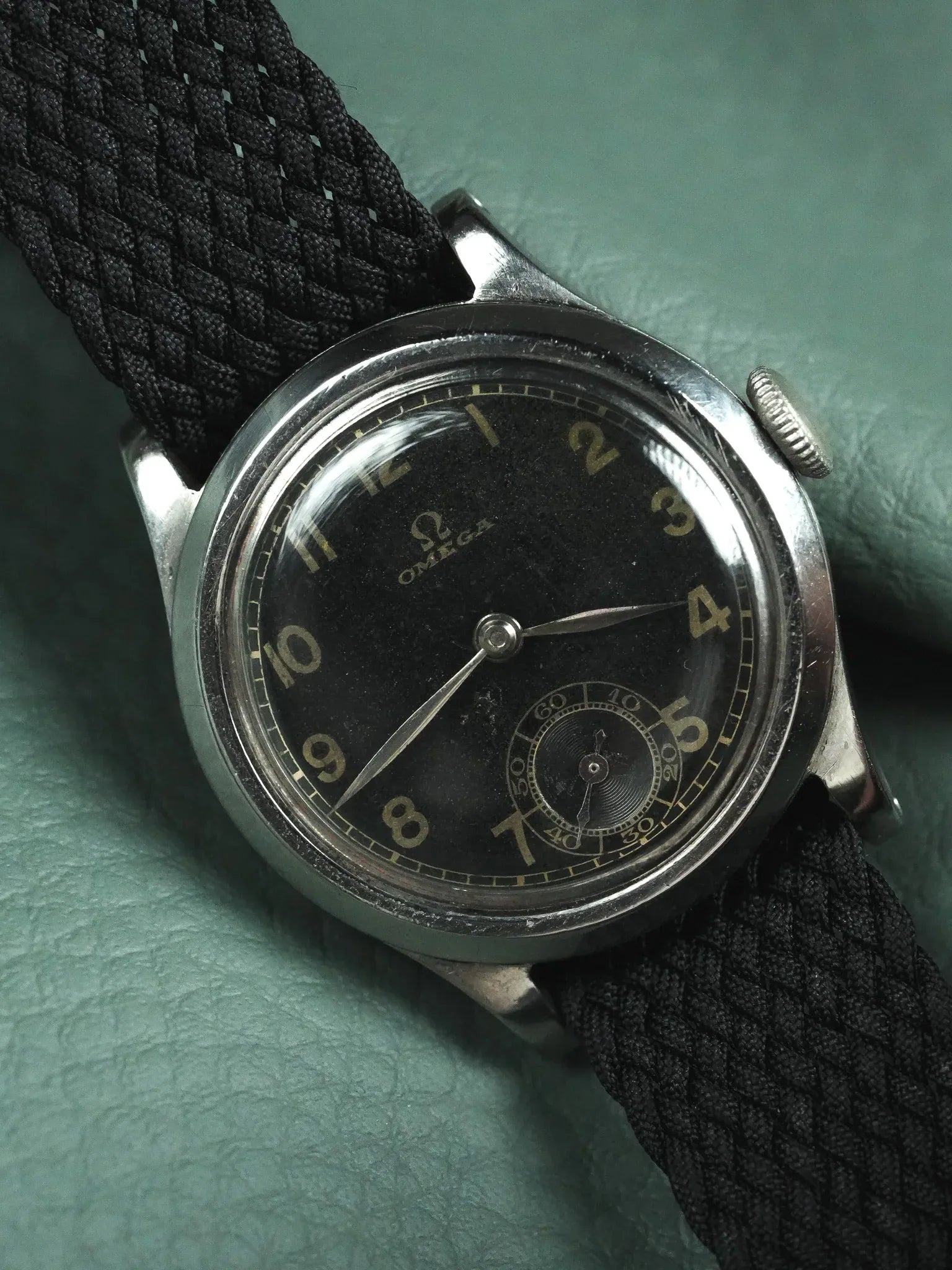 Omega - montre militaire cadran noir GILT 26.5SOB T2- 1935 - Atelier Victor - Vintage Shop