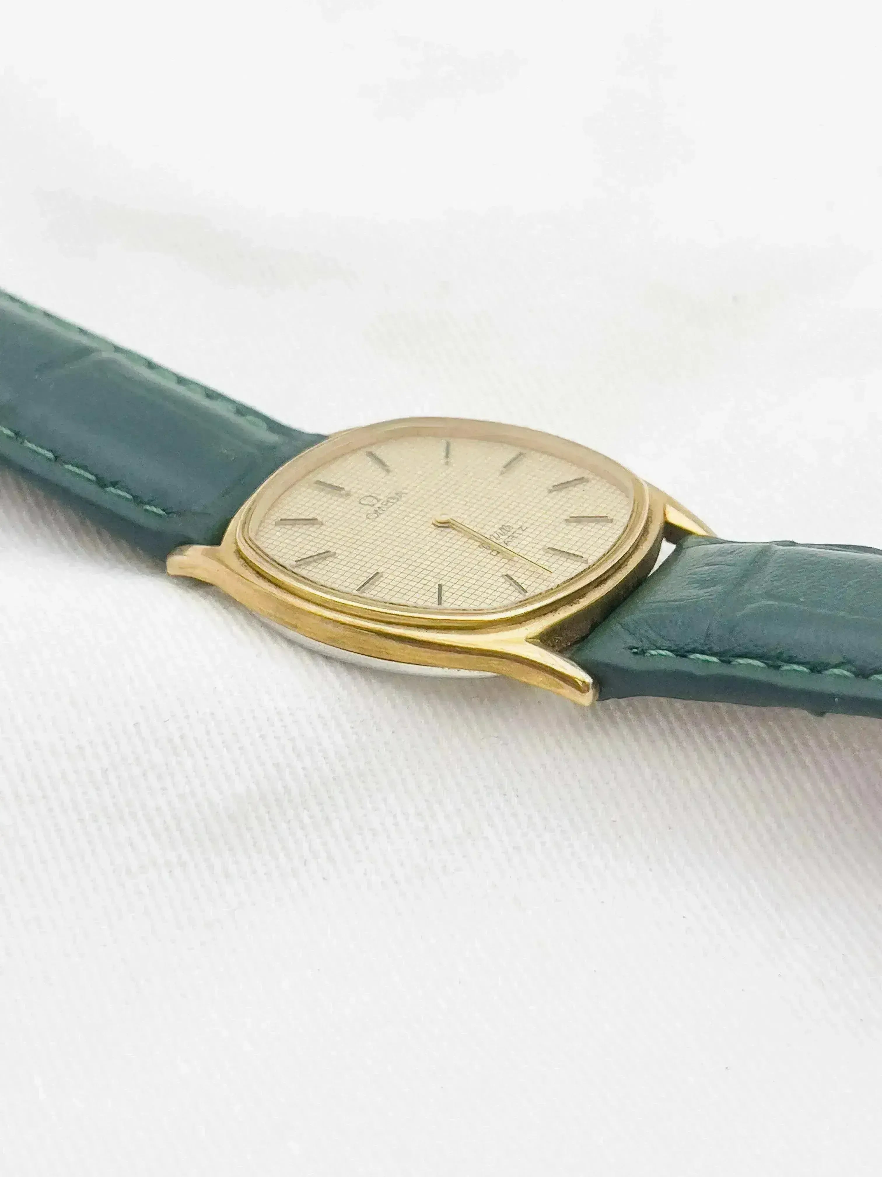 Omega - Nid d'abeille Tonneau Plaqué or - 1978 - Atelier Victor