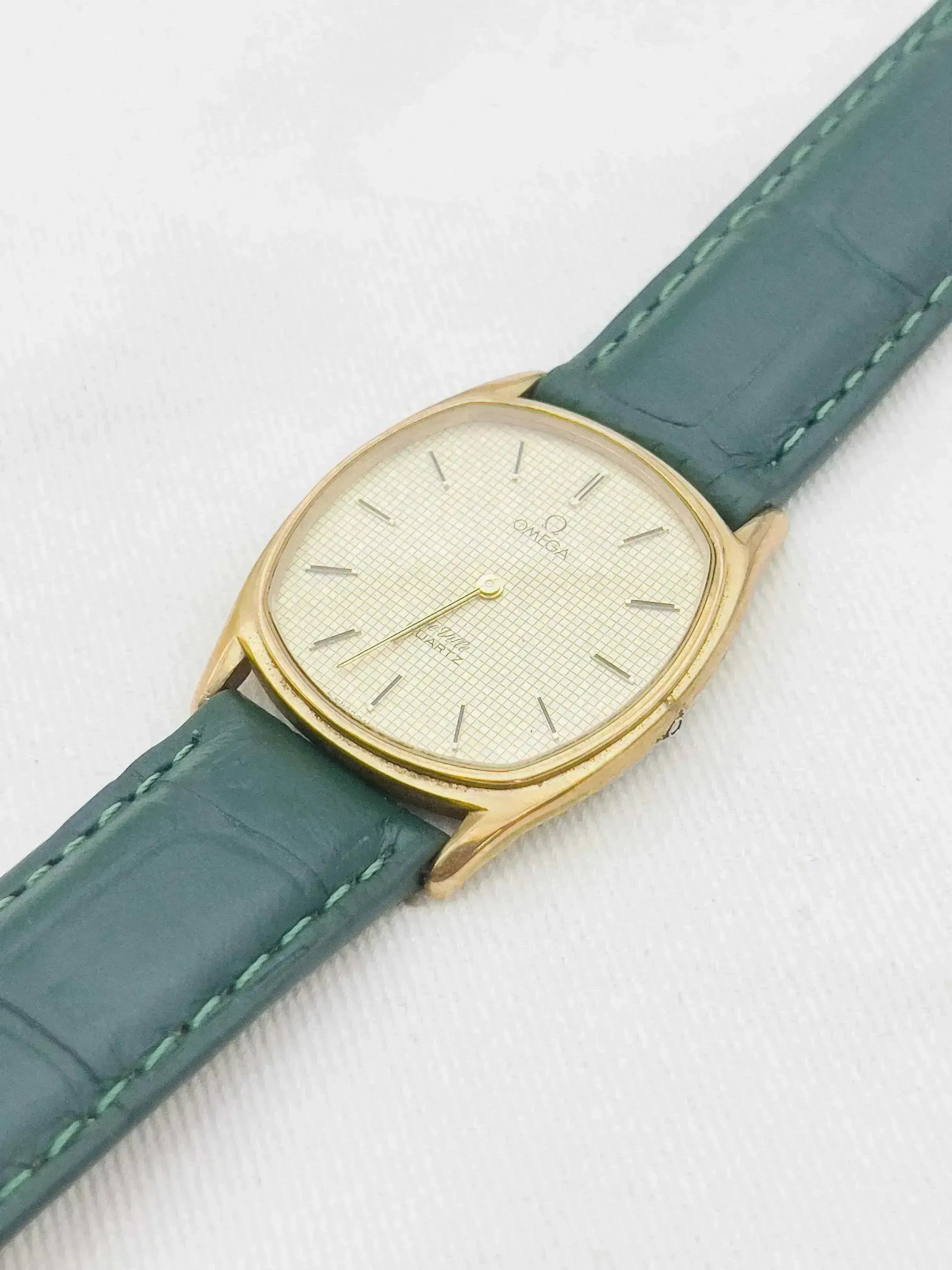 Omega - Nid d'abeille Tonneau Plaqué or - 1978 - Atelier Victor