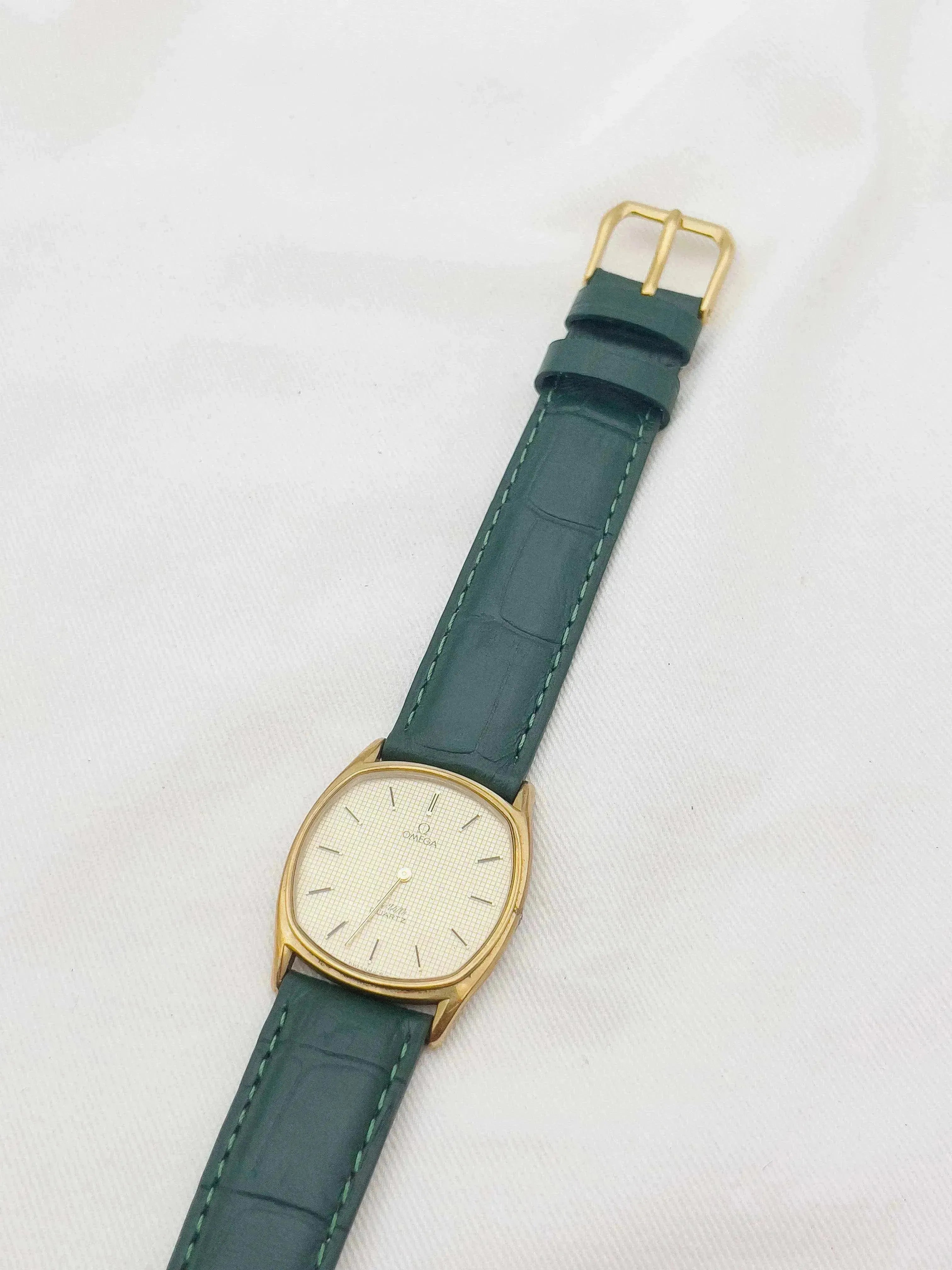 Omega - Nid d'abeille Tonneau Plaqué or - 1978 - Atelier Victor Paris - Vintage Watch Shop Dubai