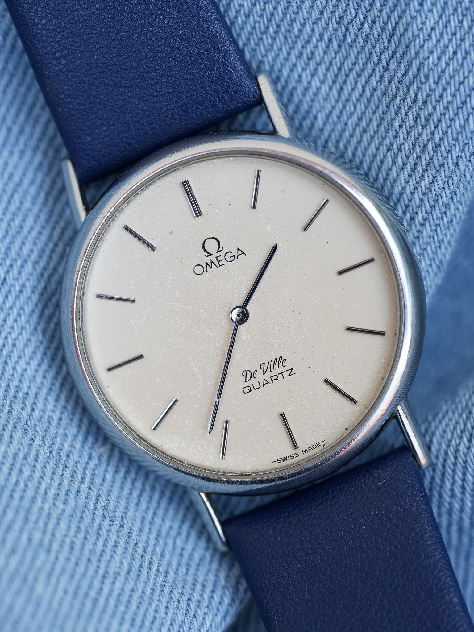 Omega - Ronde acier Patine - 1979 - Atelier Victor - Vintage Shop