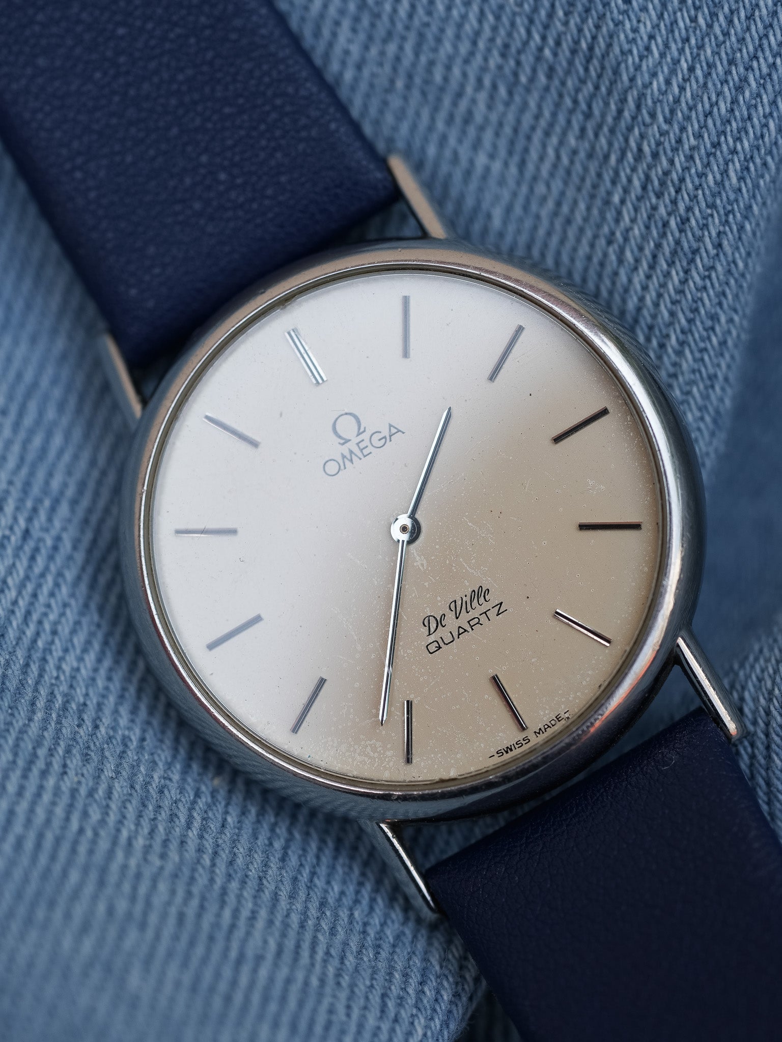Omega - Ronde acier Patine - 1979 - Atelier Victor - Vintage Shop