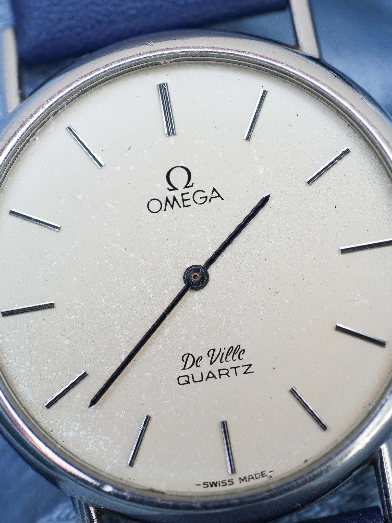 Omega - Ronde acier Patine - 1979 - Atelier Victor - Vintage Shop