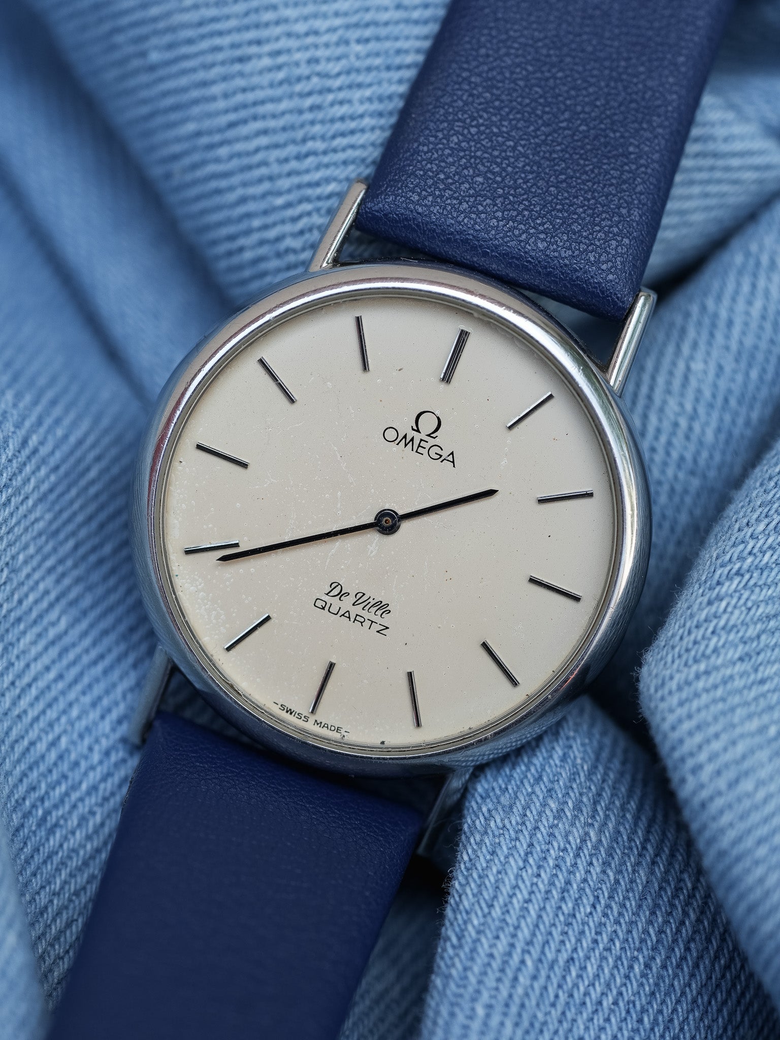 Omega - Ronde acier Patine - 1979 - Atelier Victor - Vintage Shop