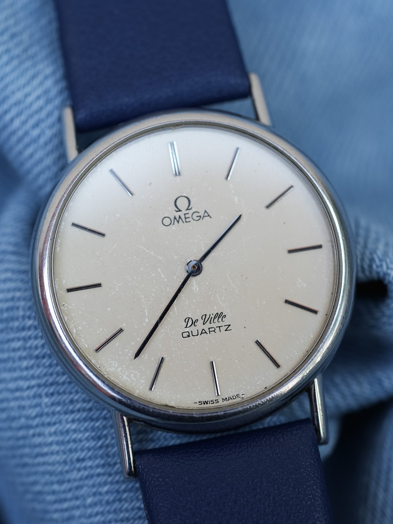 Omega - Ronde acier Patine - 1979 - Atelier Victor - Vintage Shop