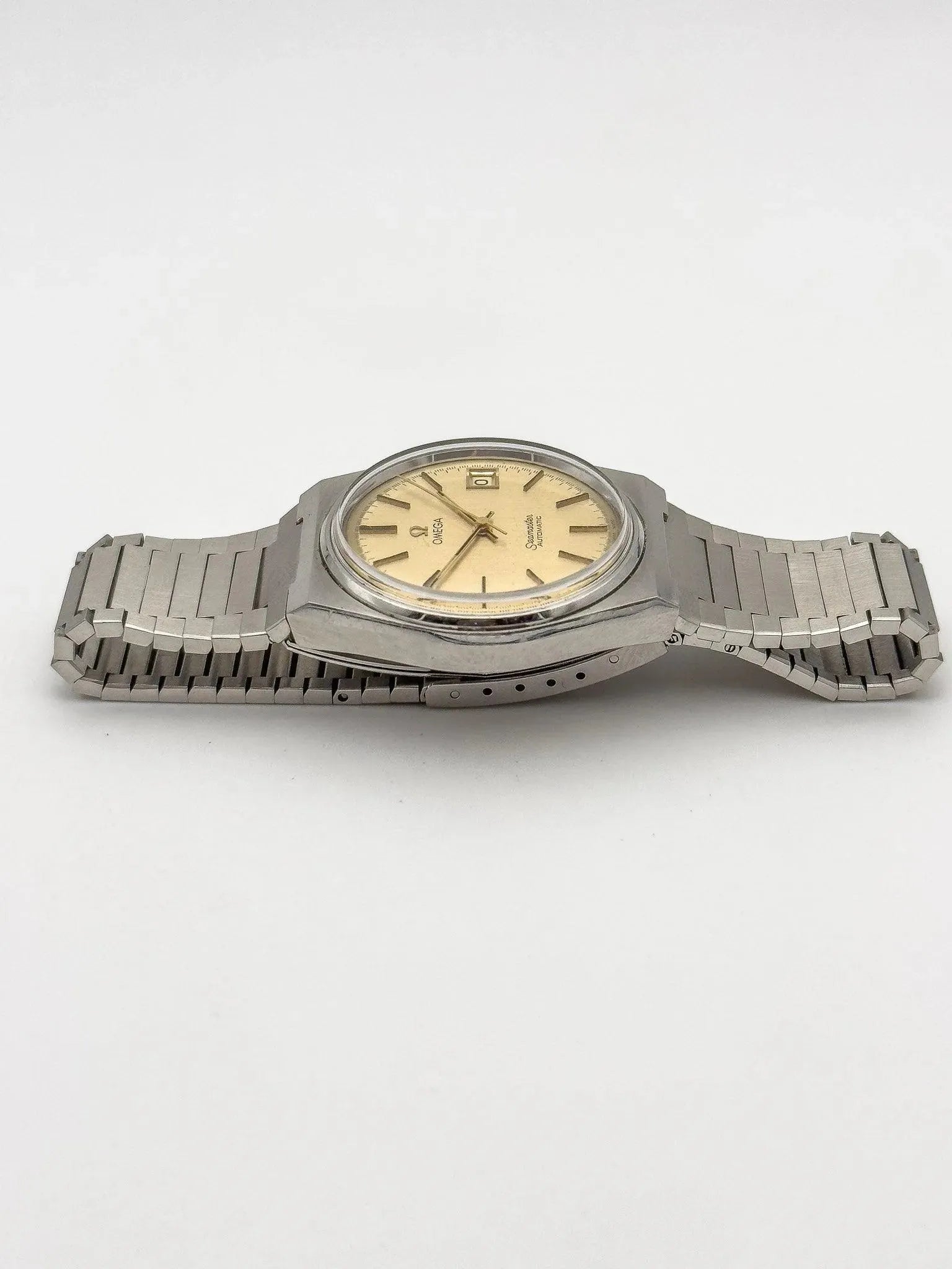 Omega - Seamaster Champagne Full Steel - 1978 - Atelier Victor Paris - Vintage Watch Shop Dubai