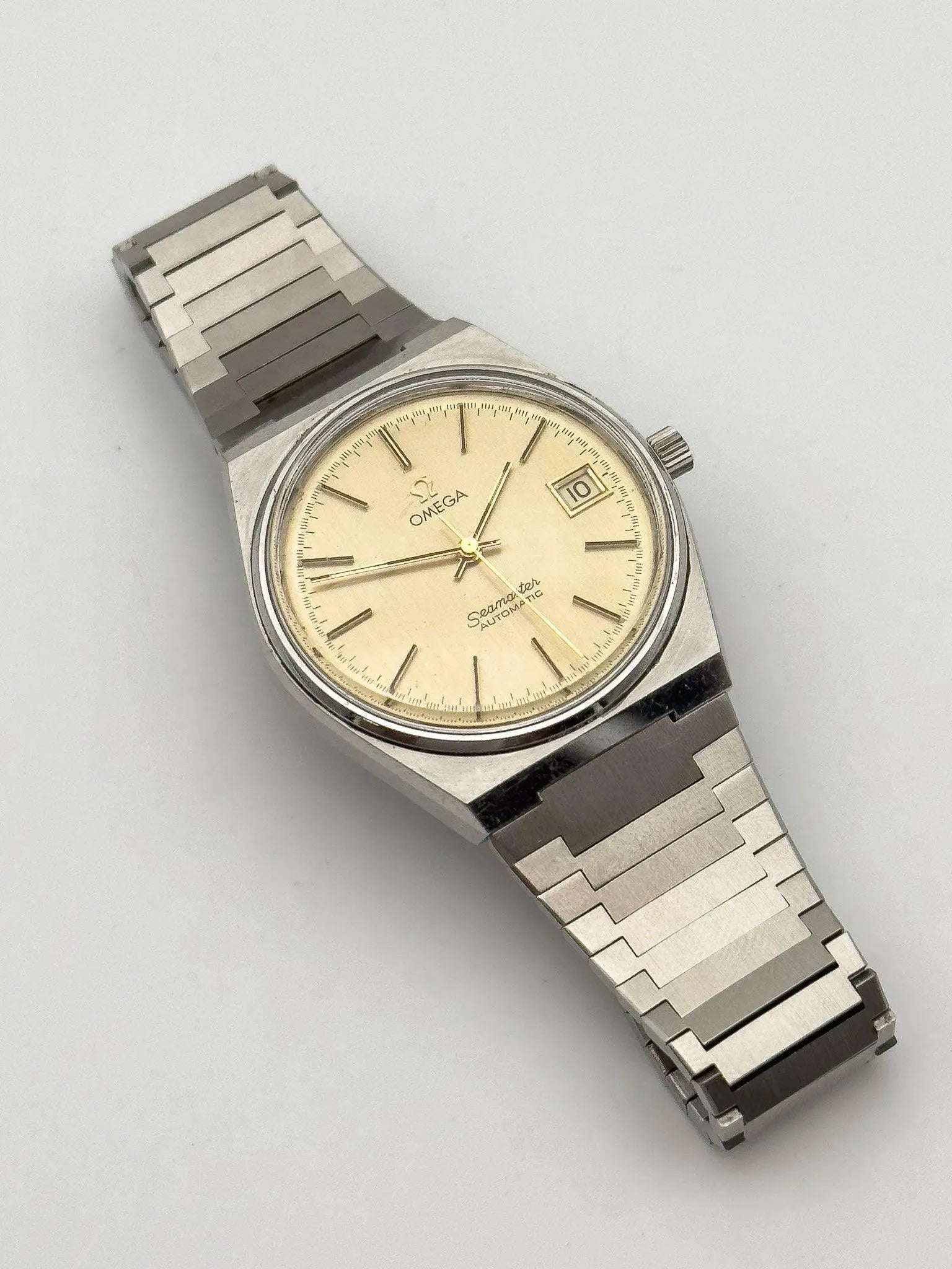 Omega - Seamaster Champagne Full Steel - 1978 - Atelier Victor Paris - Vintage Watch Shop Dubai