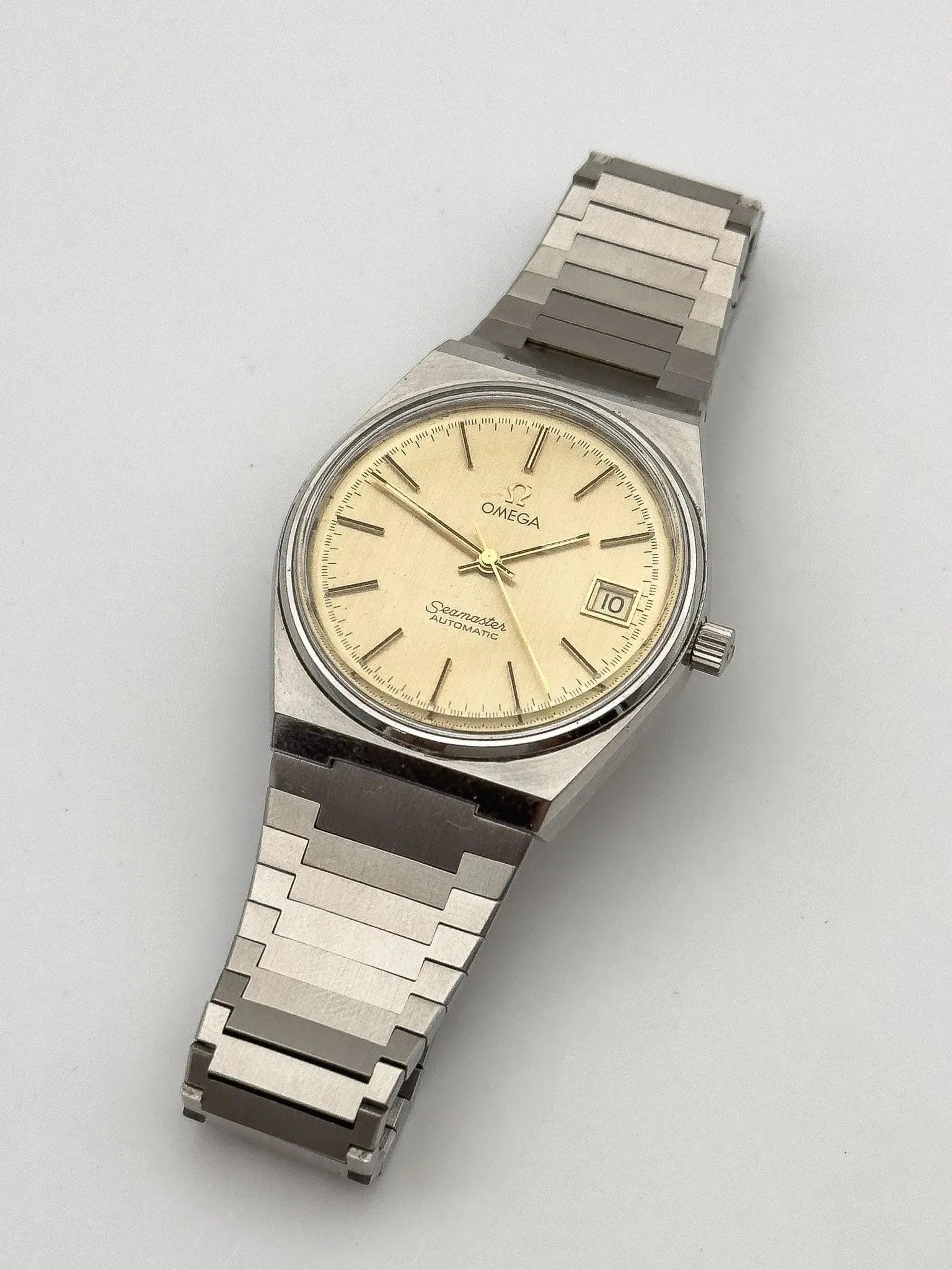 Omega - Seamaster Champagne Full Steel - 1978 - Atelier Victor Paris - Vintage Watch Shop Dubai