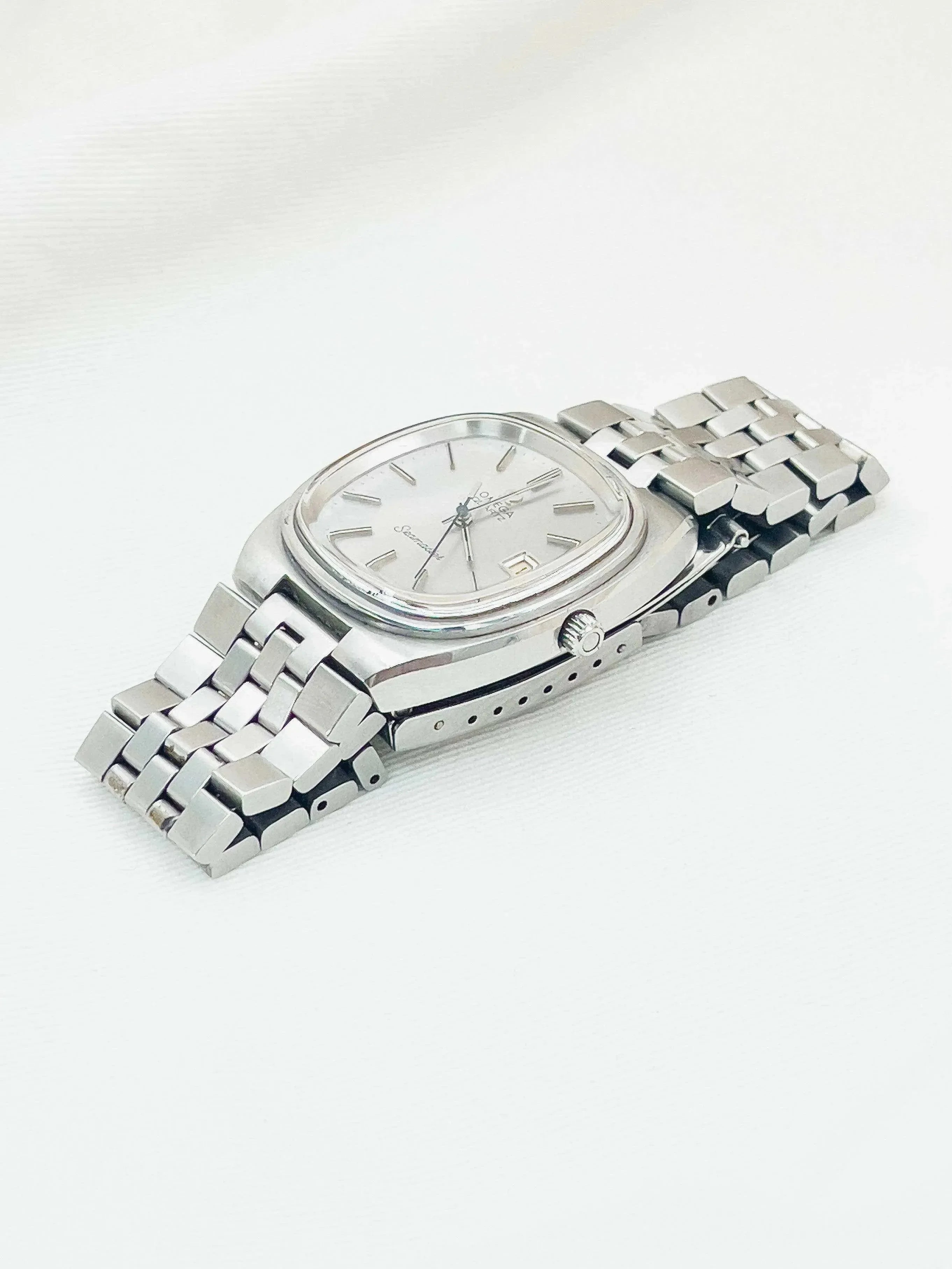 Omega - Seamaster Date w/ box - 1976 - Atelier Victor - Vintage Shop