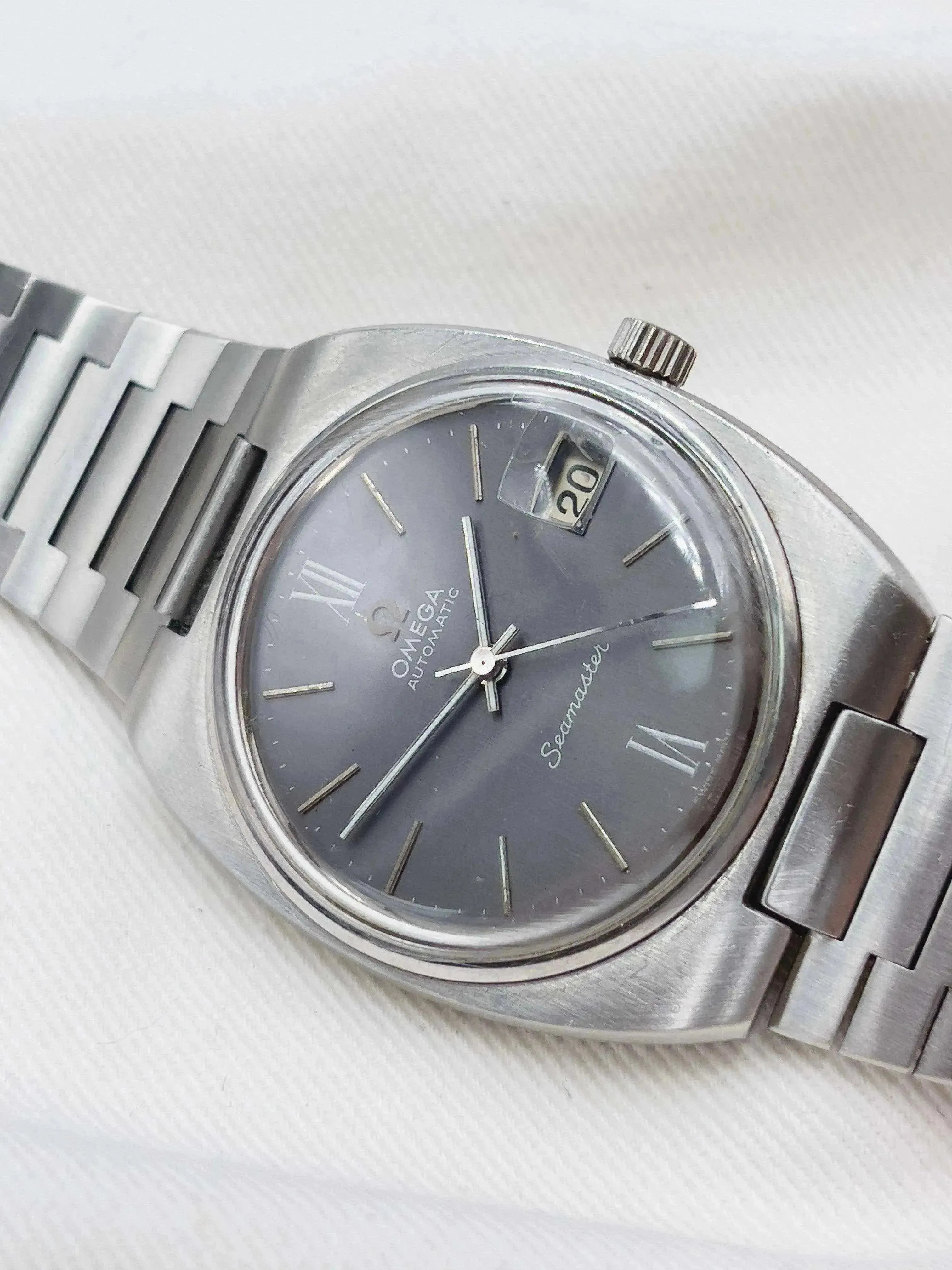 Omega - Seamaster Grey Dial Oversized - 1976 - Atelier Victor Paris - Vintage Watch Shop Dubai