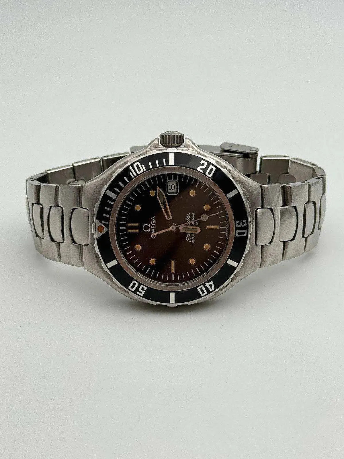 Omega - Seamaster Professional Pre-Bond Pumpkin - 1991 - Atelier Victor Paris - Vintage Watch Shop Dubai