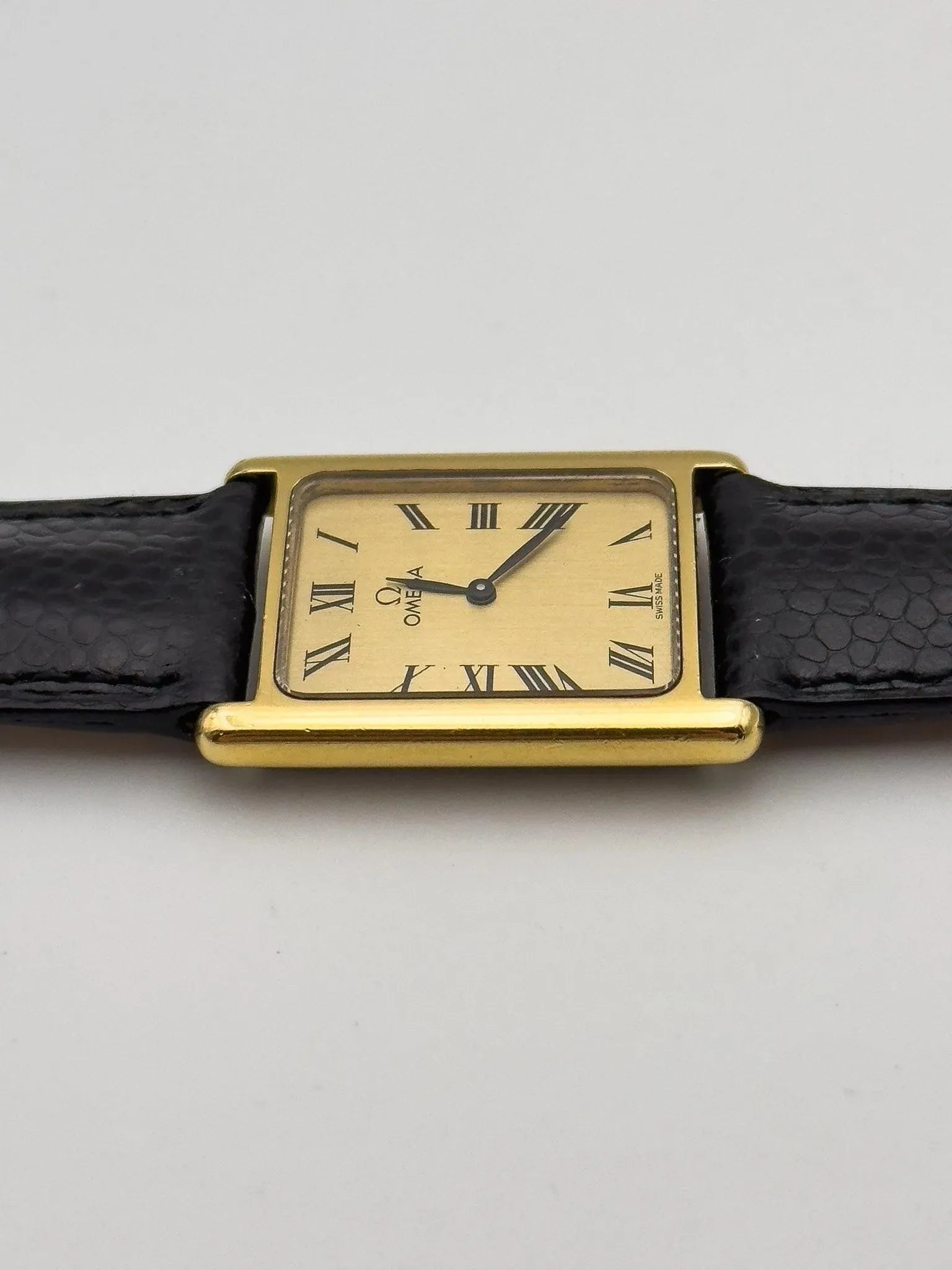 Omega - Tank Romain Gold - 1975 - Atelier Victor - Vintage Shop