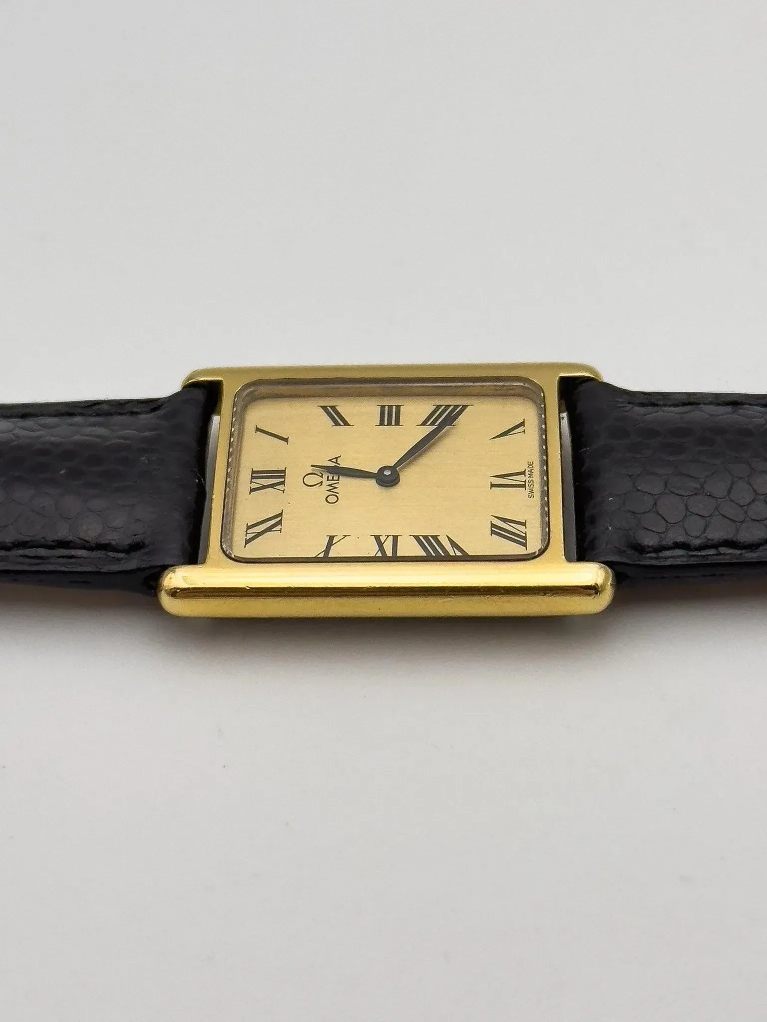 Omega - Tank Romain Gold - 1975 - Atelier Victor - Vintage Shop