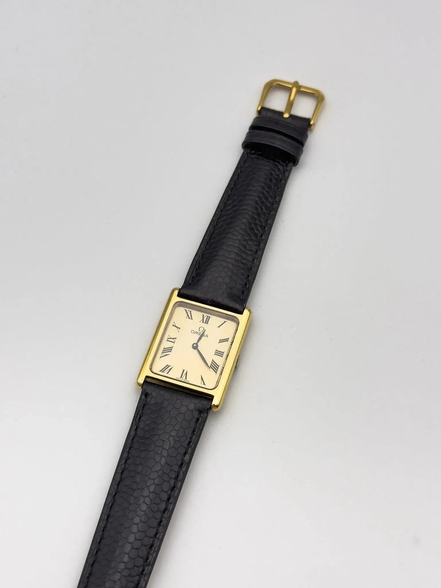 Omega - Tank Romain Gold - 1975 - Atelier Victor - Vintage Shop