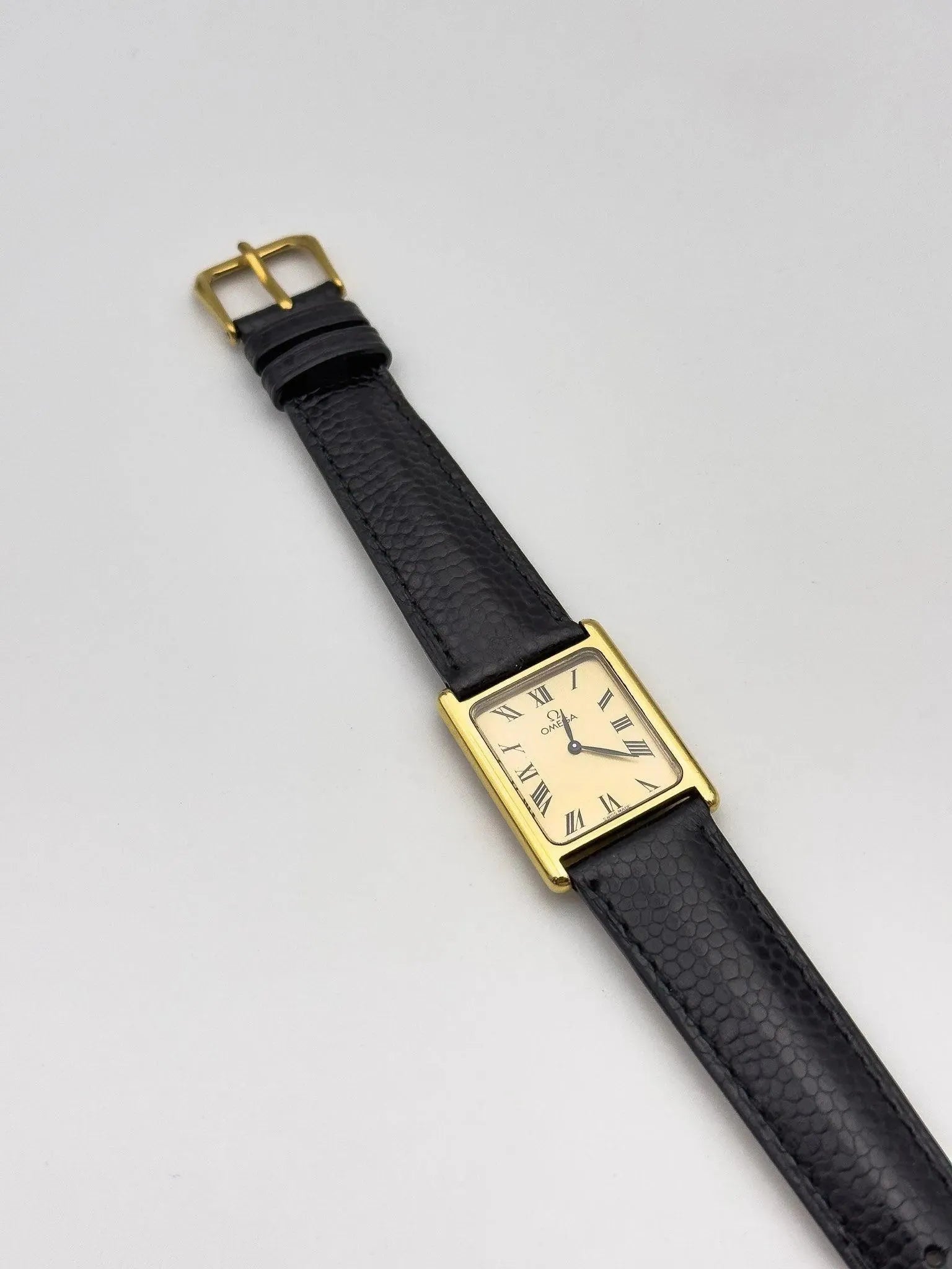 Omega - Tank Romain Gold - 1975 - Atelier Victor - Vintage Shop