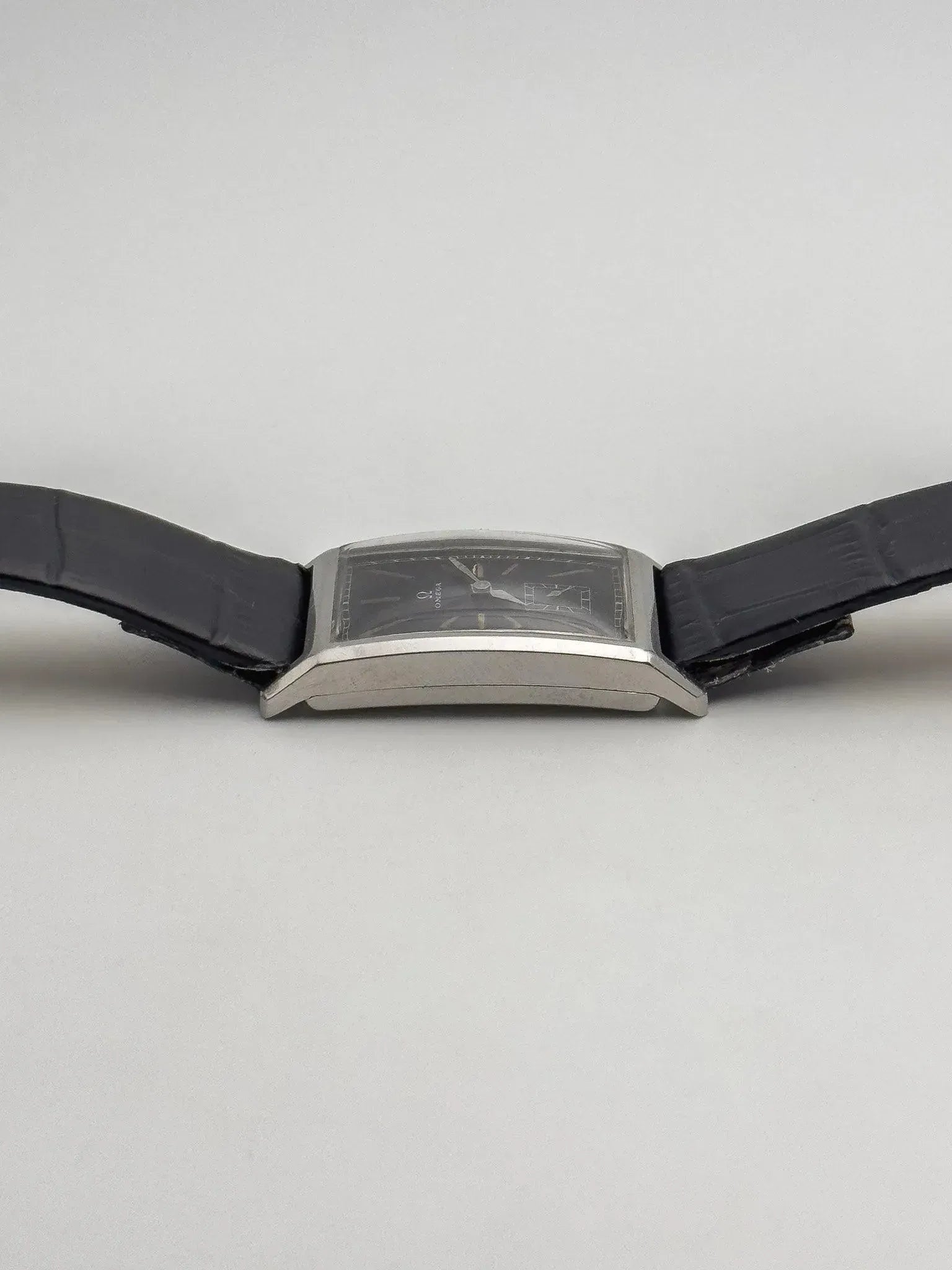 Omega - Tank T17 Curvée Large noir - 1930 - Atelier Victor