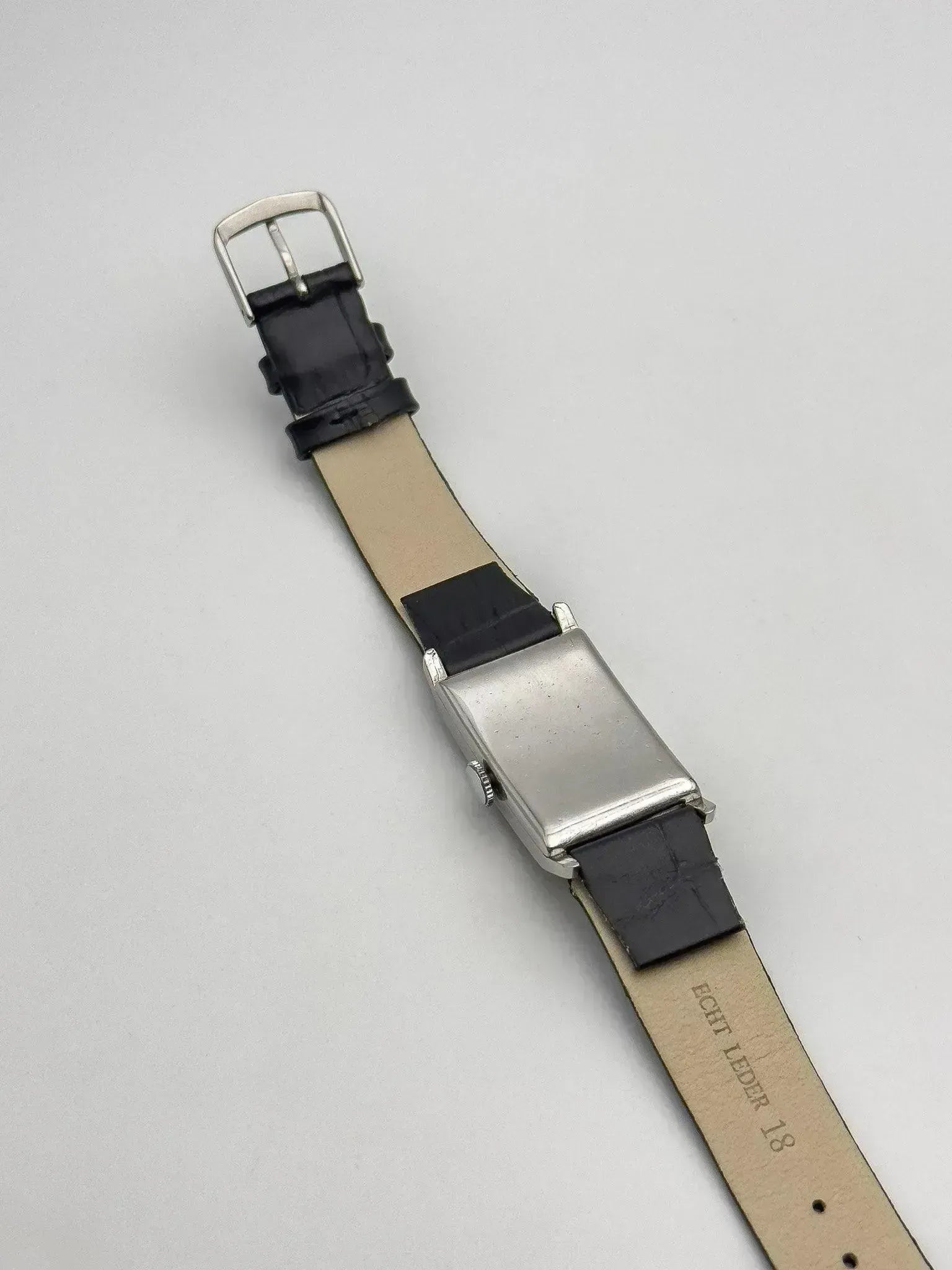 Omega - Tank T17 Curvée Large noir - 1930 - Atelier Victor