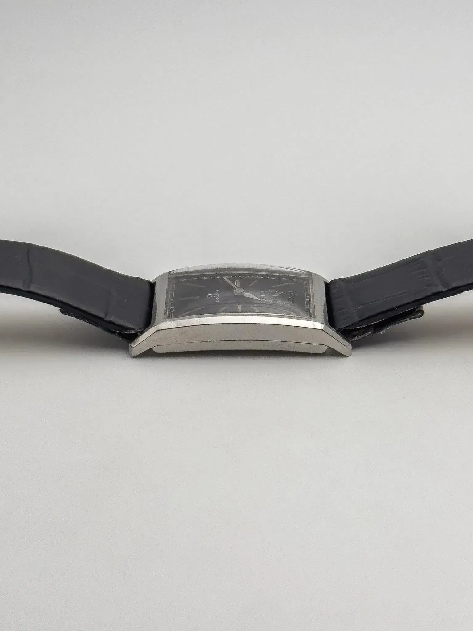 Omega - Tank T17 Curvée Large noir - 1930 - Atelier Victor