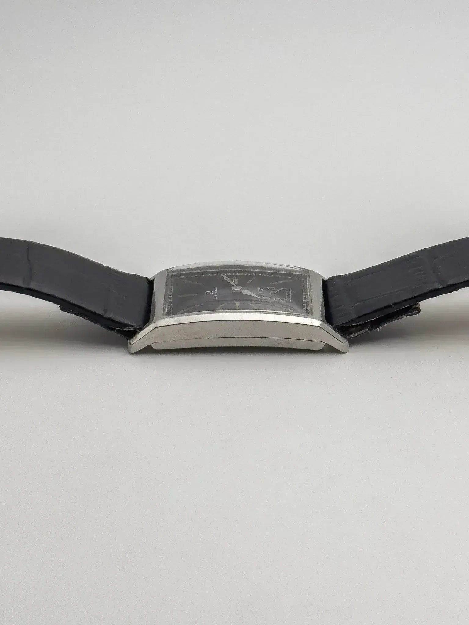 Omega - Tank T17 Curvée Large noir - 1930 - Atelier Victor