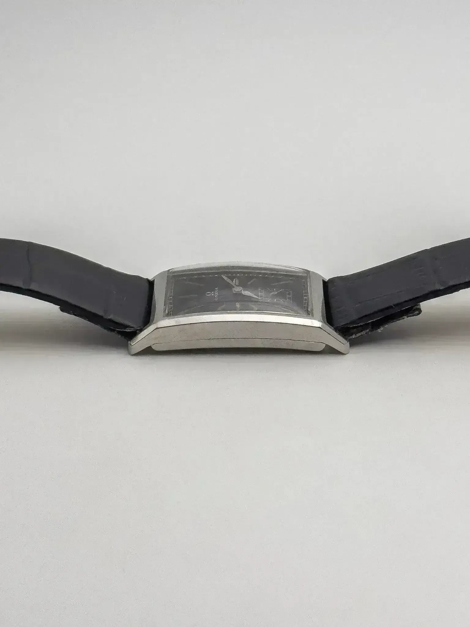 Omega - Tank T17 Curvée Large noir - 1930 - Atelier Victor