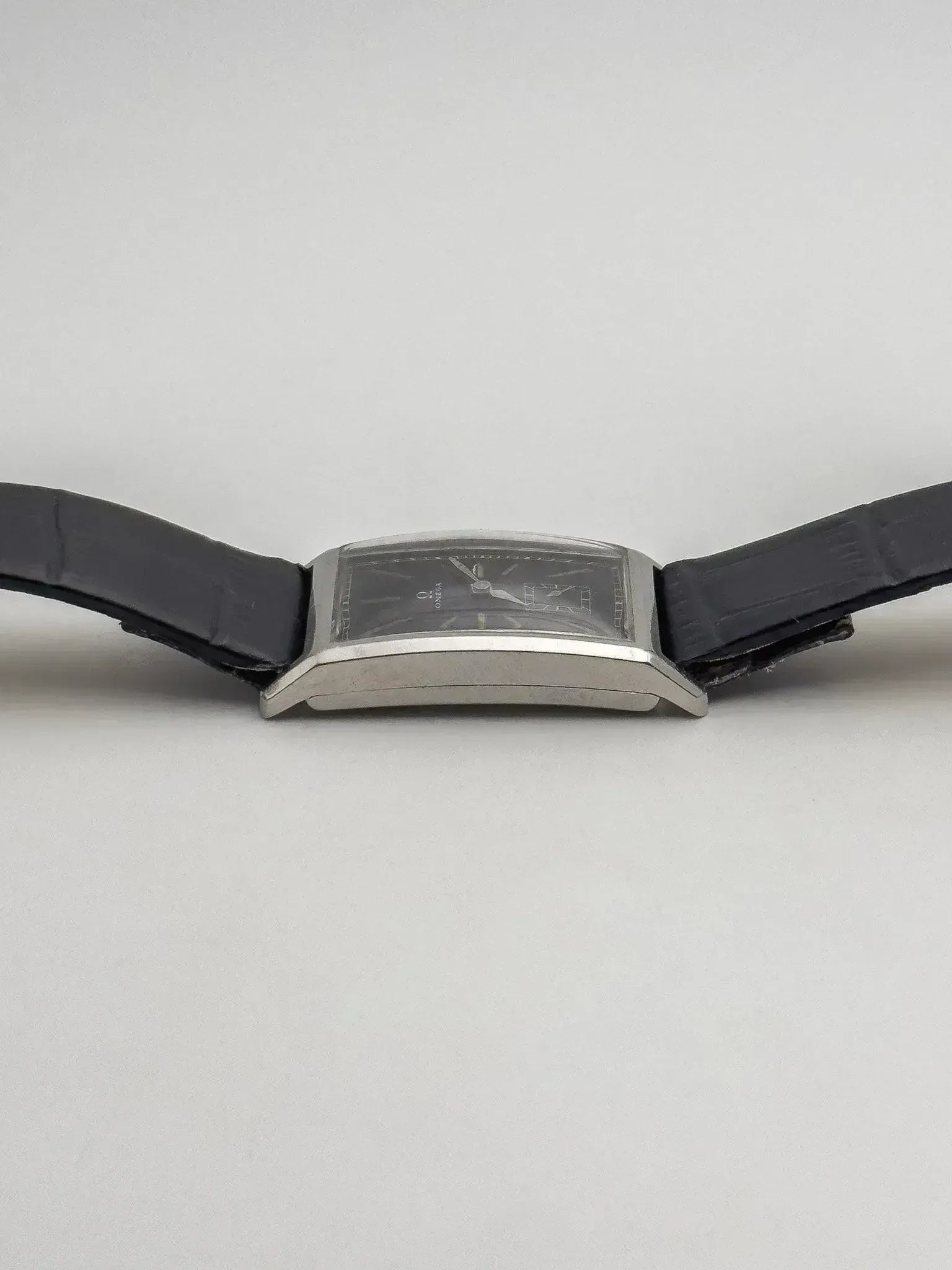 Omega - Tank T17 Curvée Large noir - 1930 - Atelier Victor