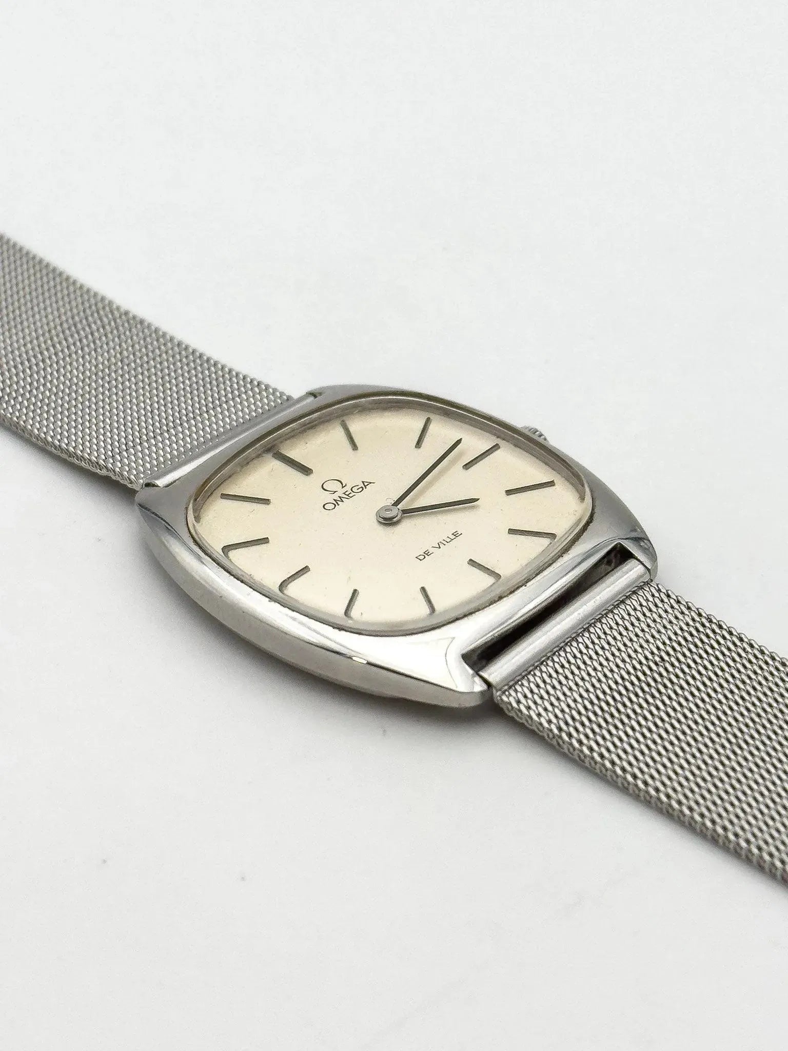 Omega - Tonneau Steel - 1977 - Atelier Victor - Vintage Shop
