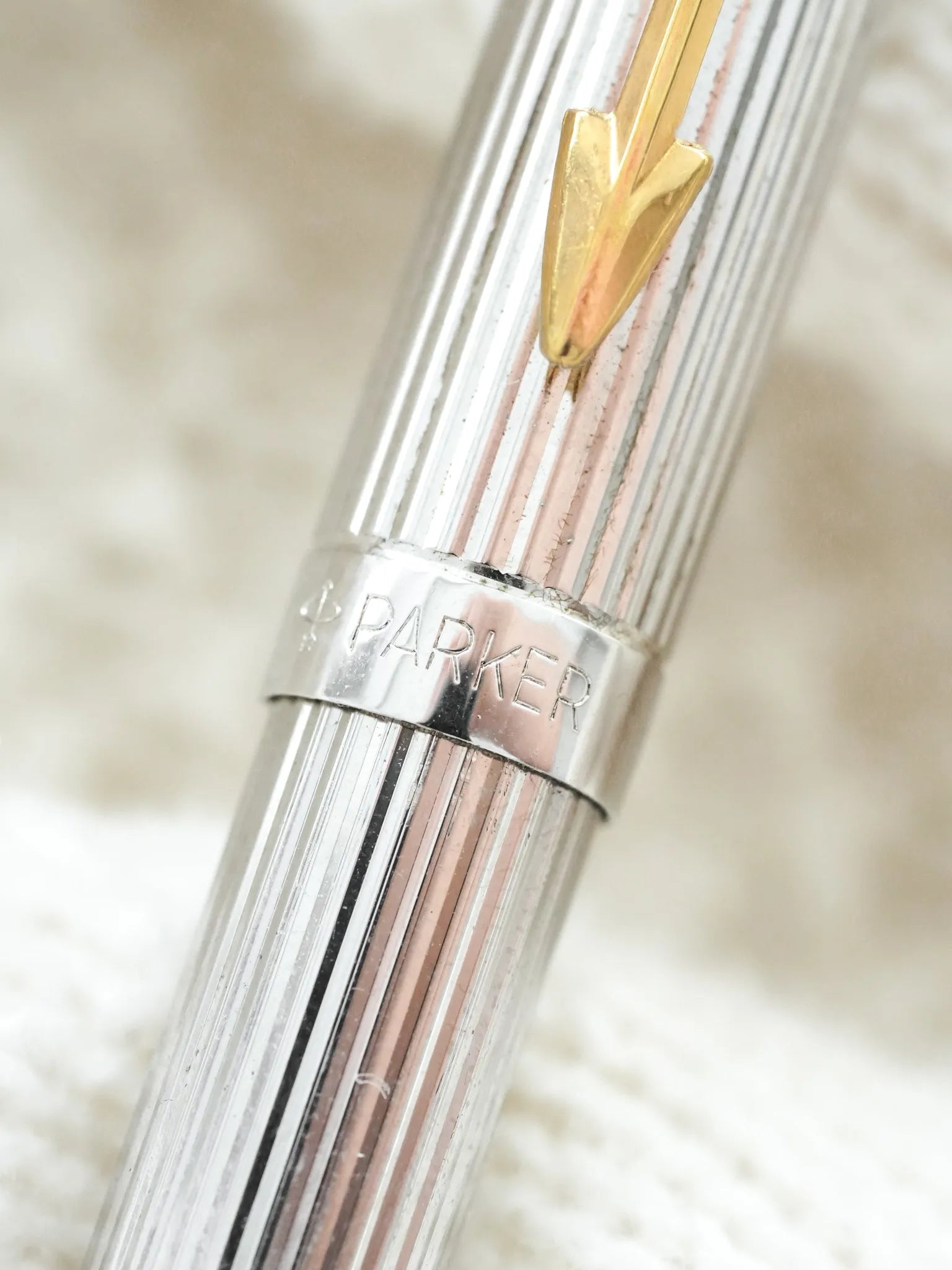 Parker - Stylo bille Parker 75 godron plaqué argent - 1970s - Atelier Victor - Vintage Shop