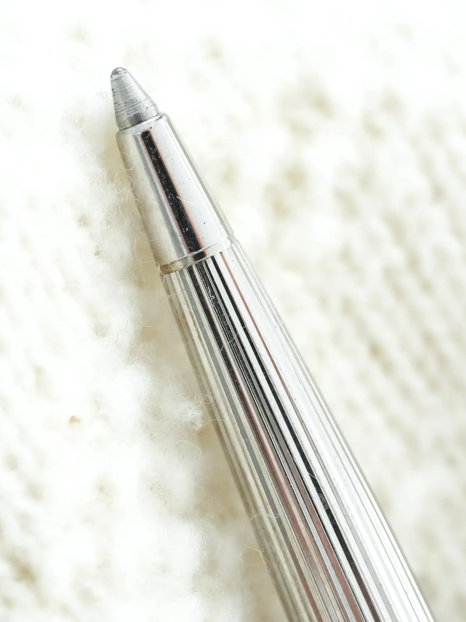 Parker - Stylo bille Parker 75 godron plaqué argent - 1970s - Atelier Victor - Vintage Shop