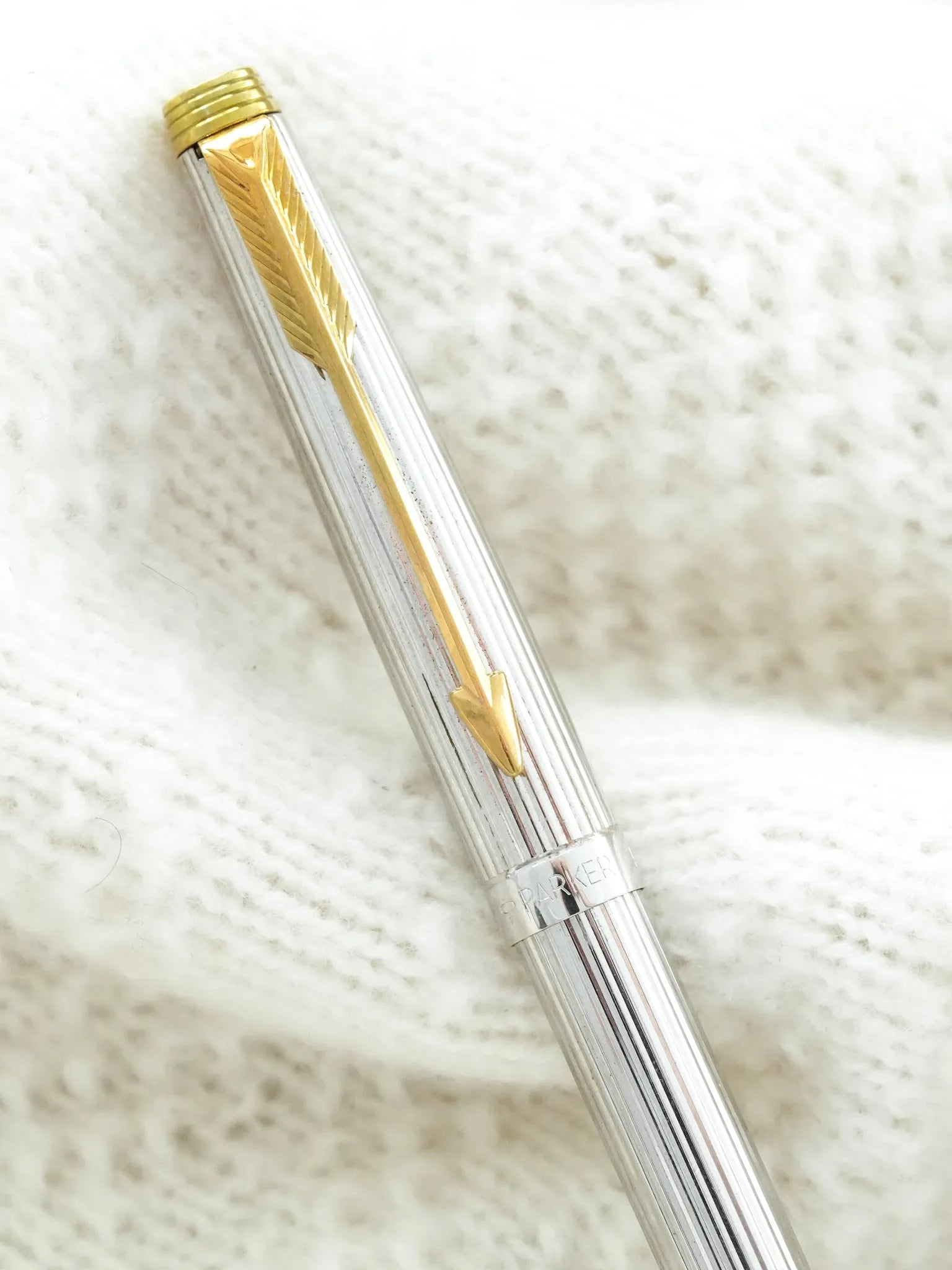 Parker - Stylo bille Parker 75 godron plaqué argent - 1970s - Atelier Victor - Vintage Shop