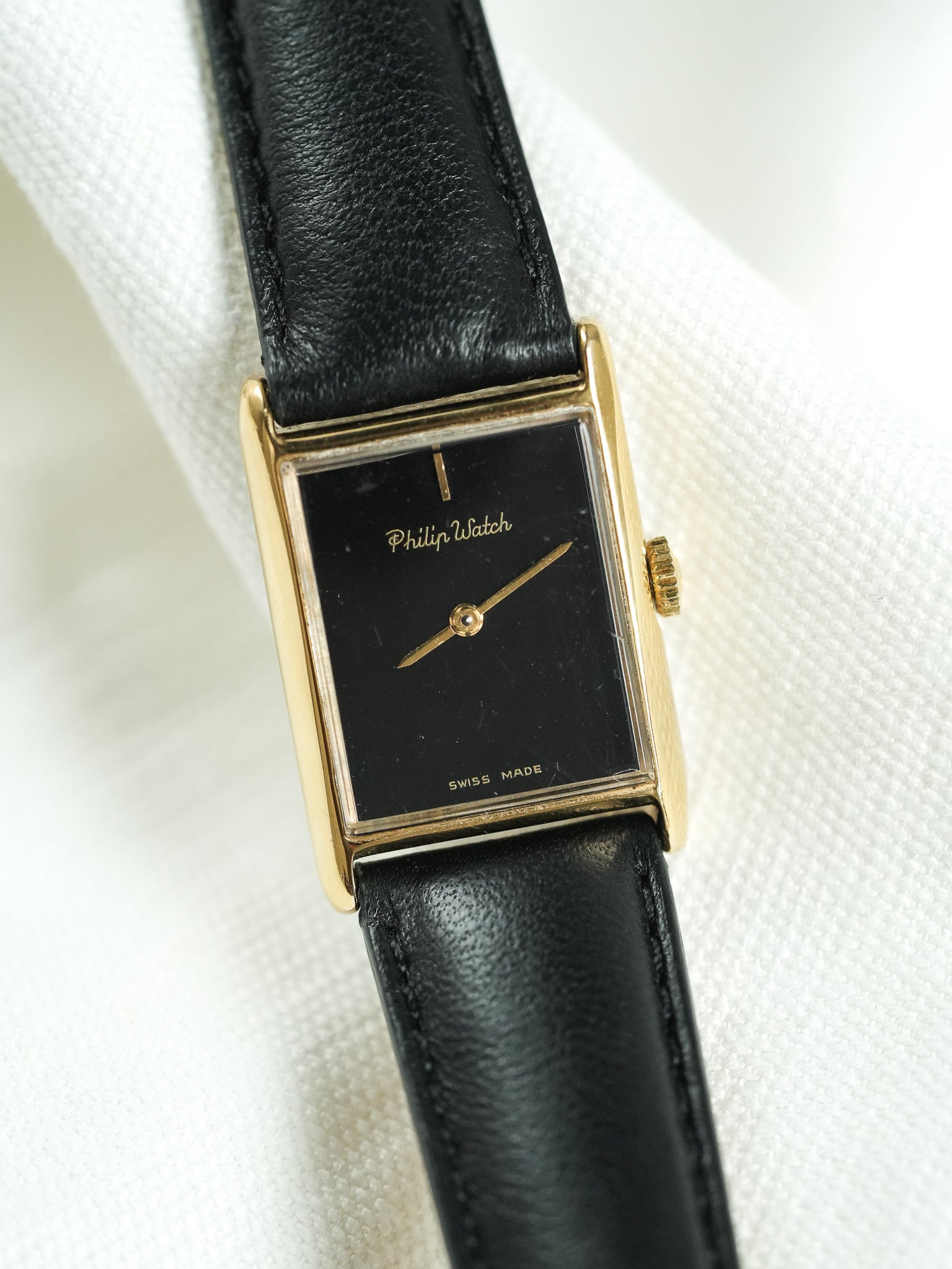 Philips Watch - Mini Tank Or Cadran noir - 1980s - Atelier Victor - Vintage Shop