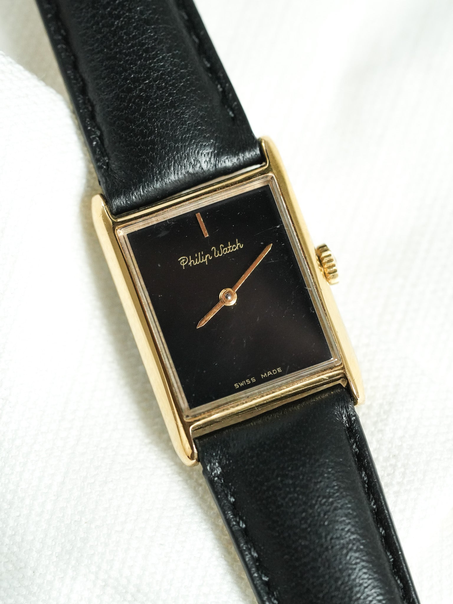 Philips Watch - Mini Tank Or Cadran noir - 1980s - Atelier Victor - Vintage Shop