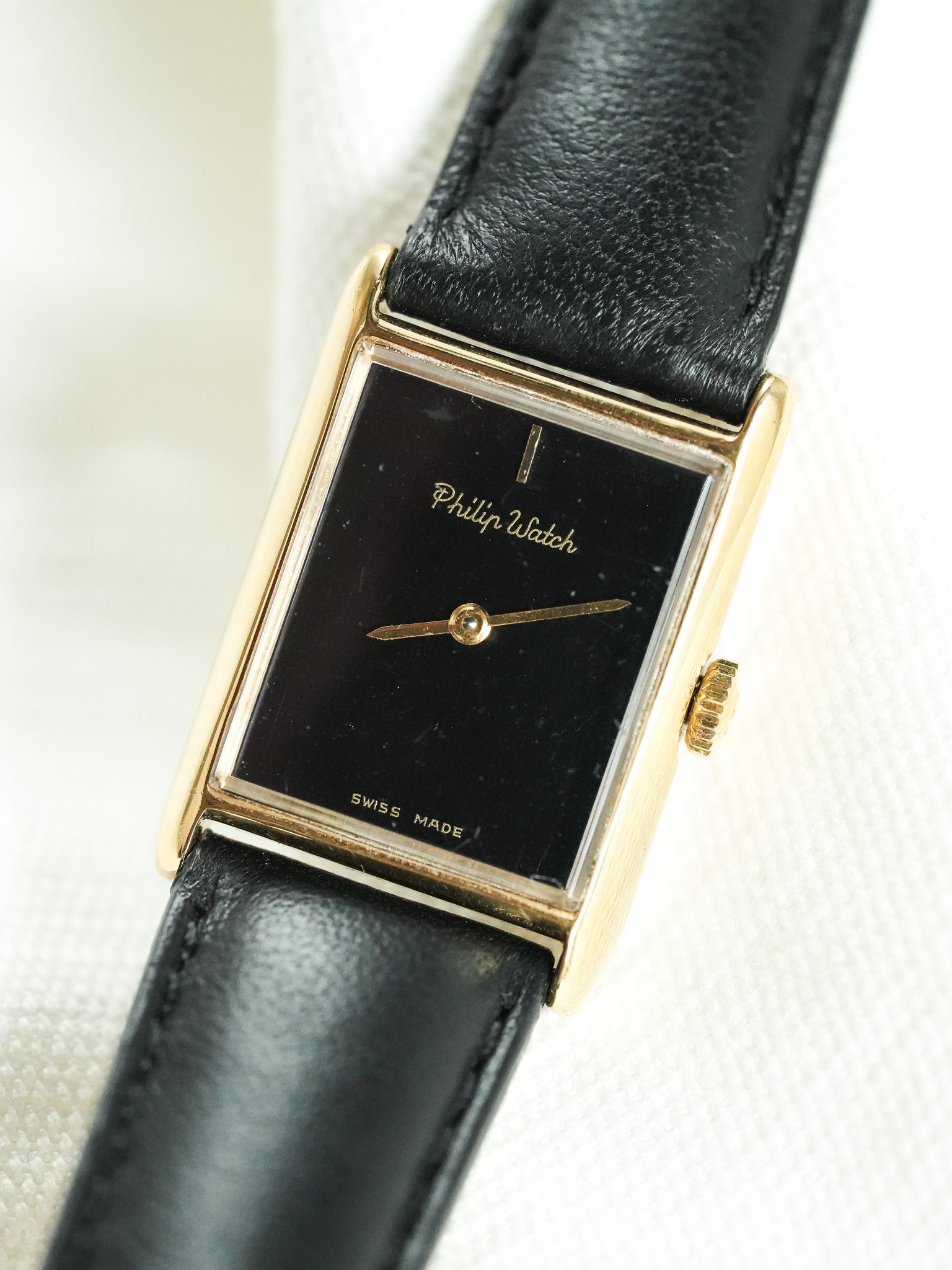 Philips Watch - Mini Tank Or Cadran noir - 1980s - Atelier Victor - Vintage Shop