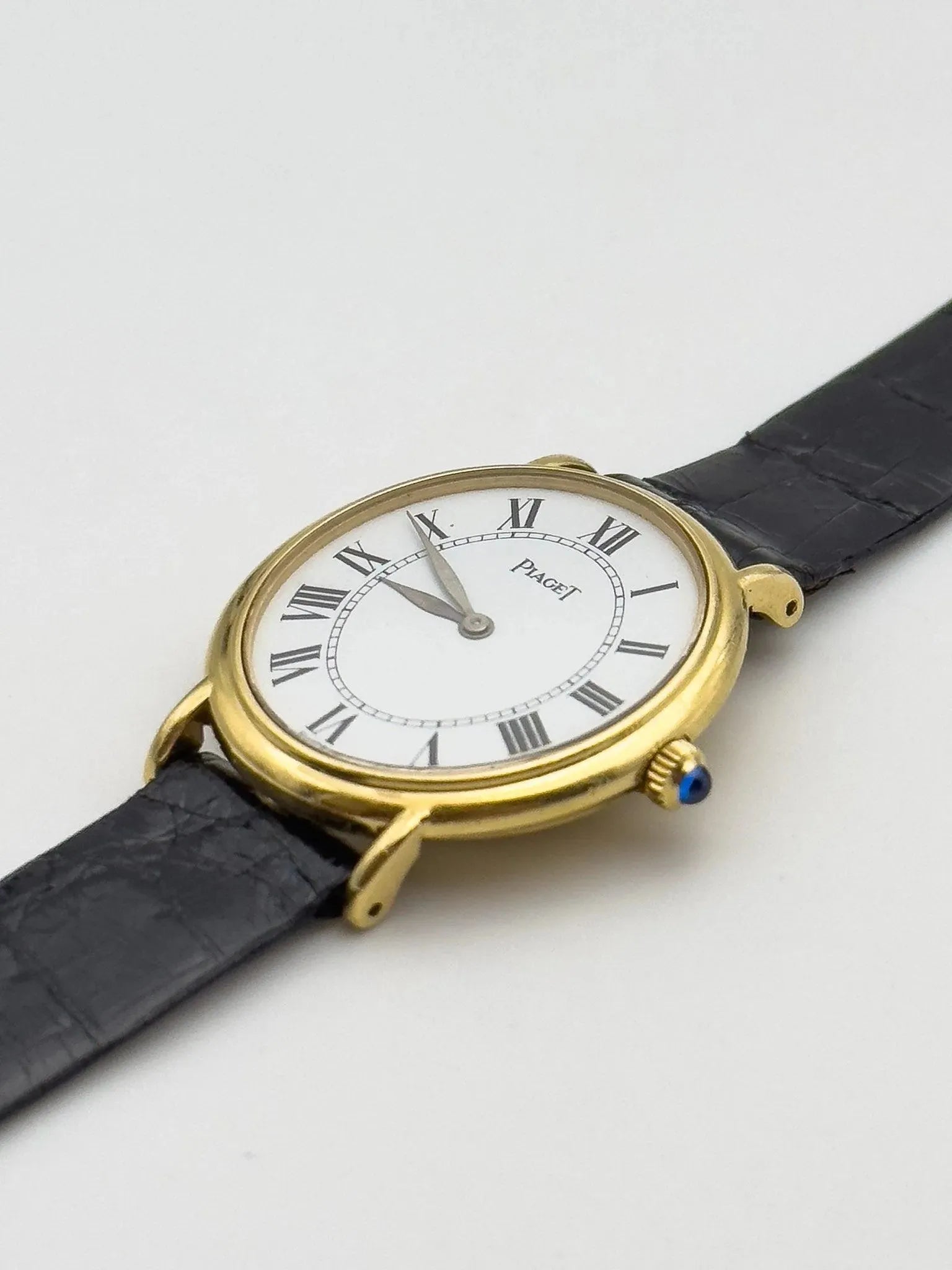 Piaget - Small Ellipse 18k Gold - 1980s - Atelier Victor Paris - Vintage Watch Shop Dubai