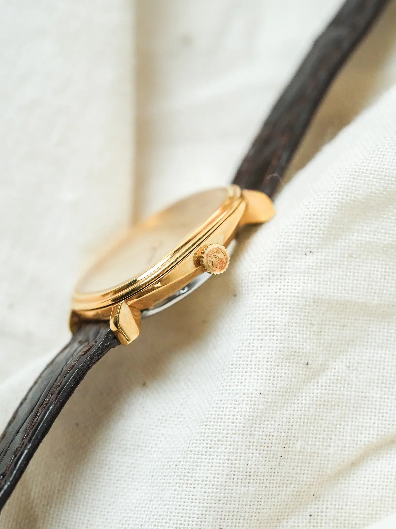 PIerre Cardin - Ellipse Femme Plaqué or Cadran or - NOS - 1980s - Atelier Victor