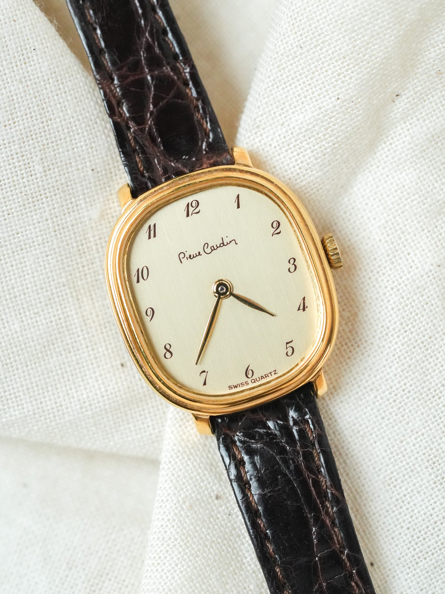 PIerre Cardin - Ellipse Femme Plaqué or Cadran or - NOS - 1980s - Atelier Victor - Vintage Shop