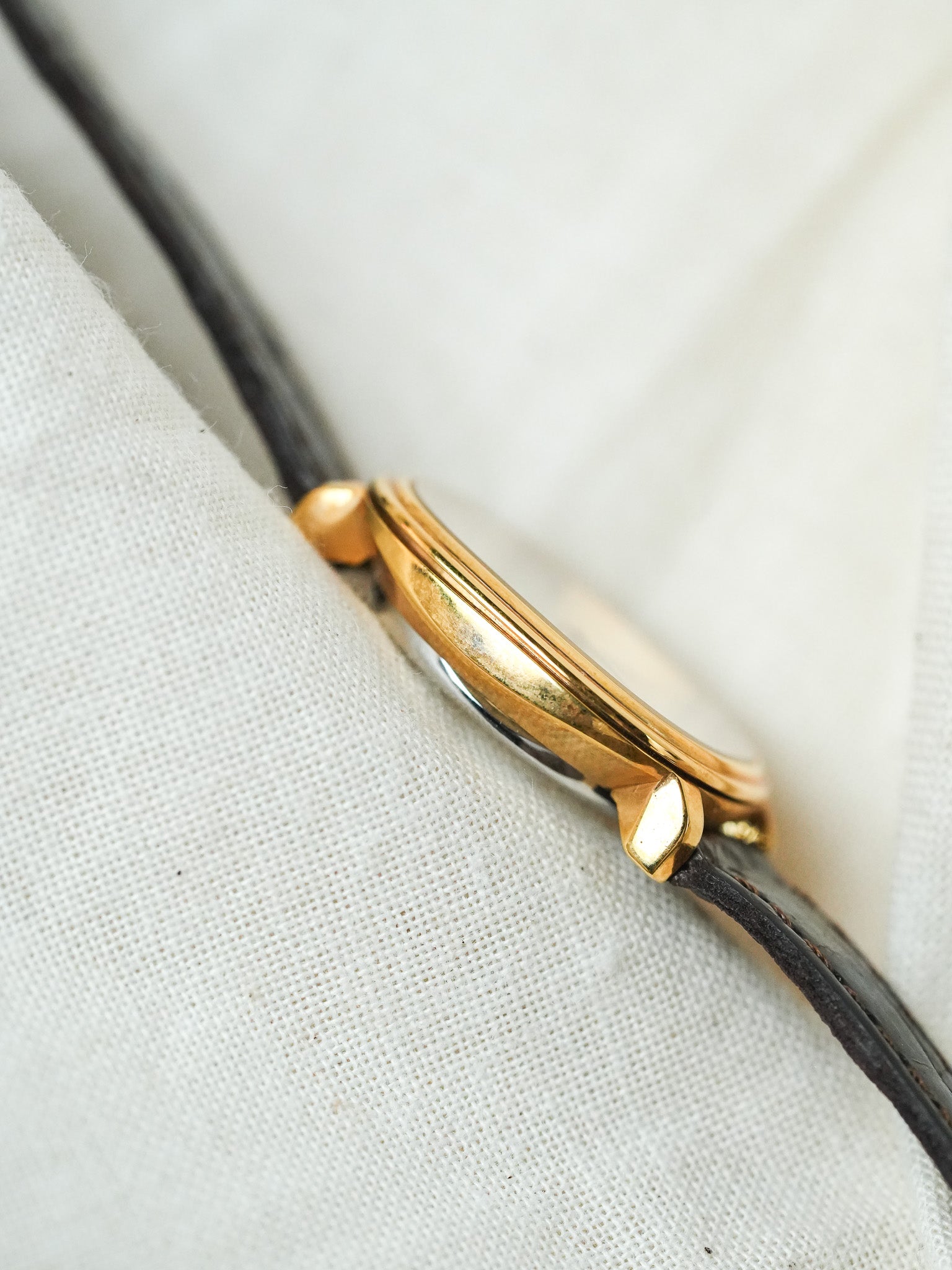 PIerre Cardin - Ellipse Femme Plaqué or Cadran or - NOS - 1980s - Atelier Victor - Vintage Shop