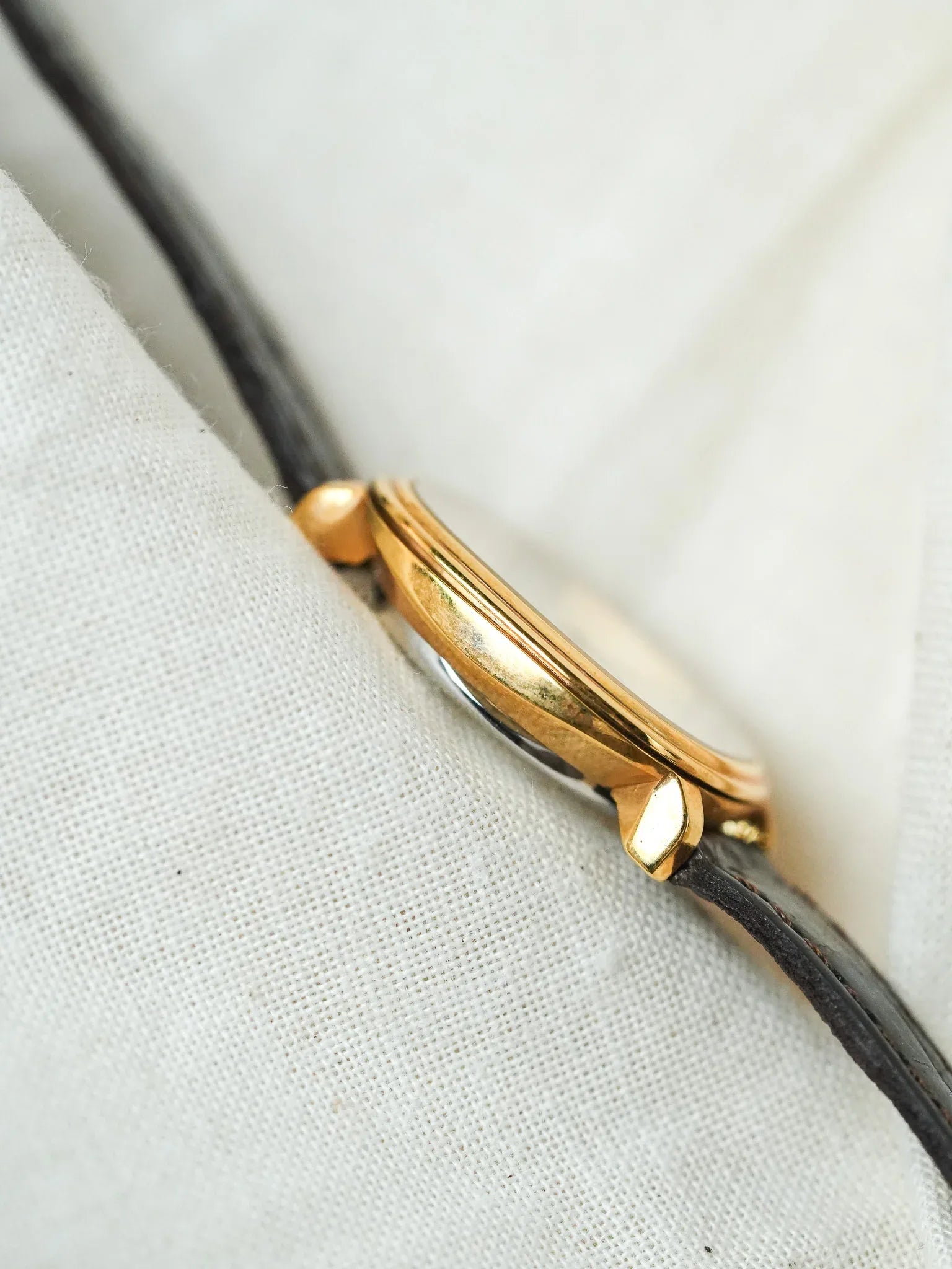 PIerre Cardin - Ellipse Femme Plaqué or Cadran or - NOS - 1980s - Atelier Victor - Vintage Shop