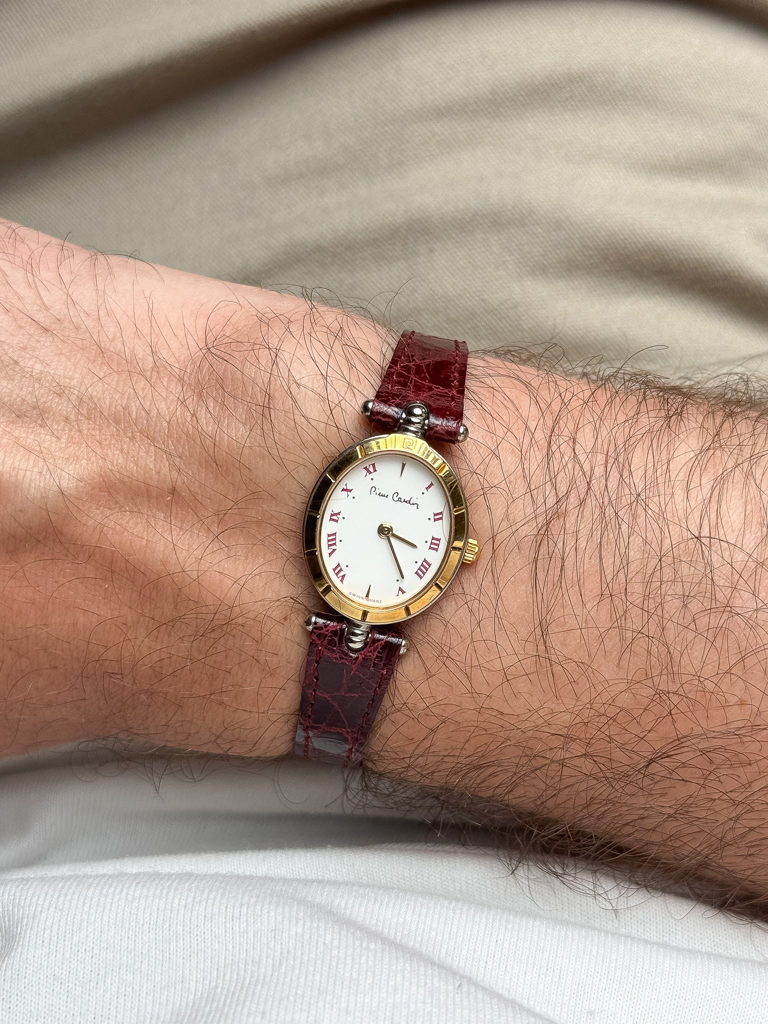 PIerre Cardin - Ellipse Plaqué or Cadran blanc index or - NOS - 1980s - Atelier Victor - Vintage Shop
