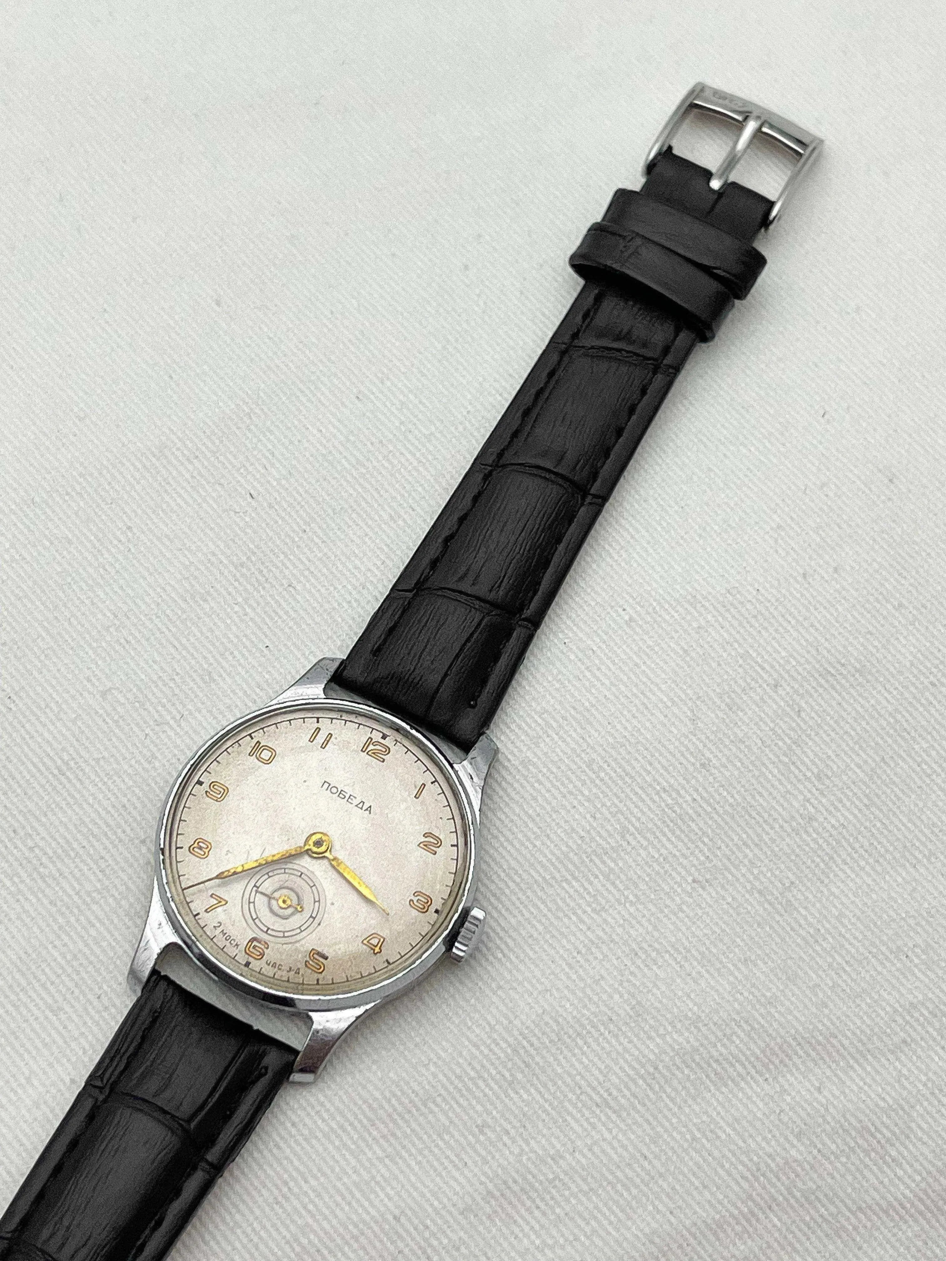 Pobeda - Gold Petite Seconde - 1955 - Atelier Victor Paris - Vintage Watch Shop Dubai