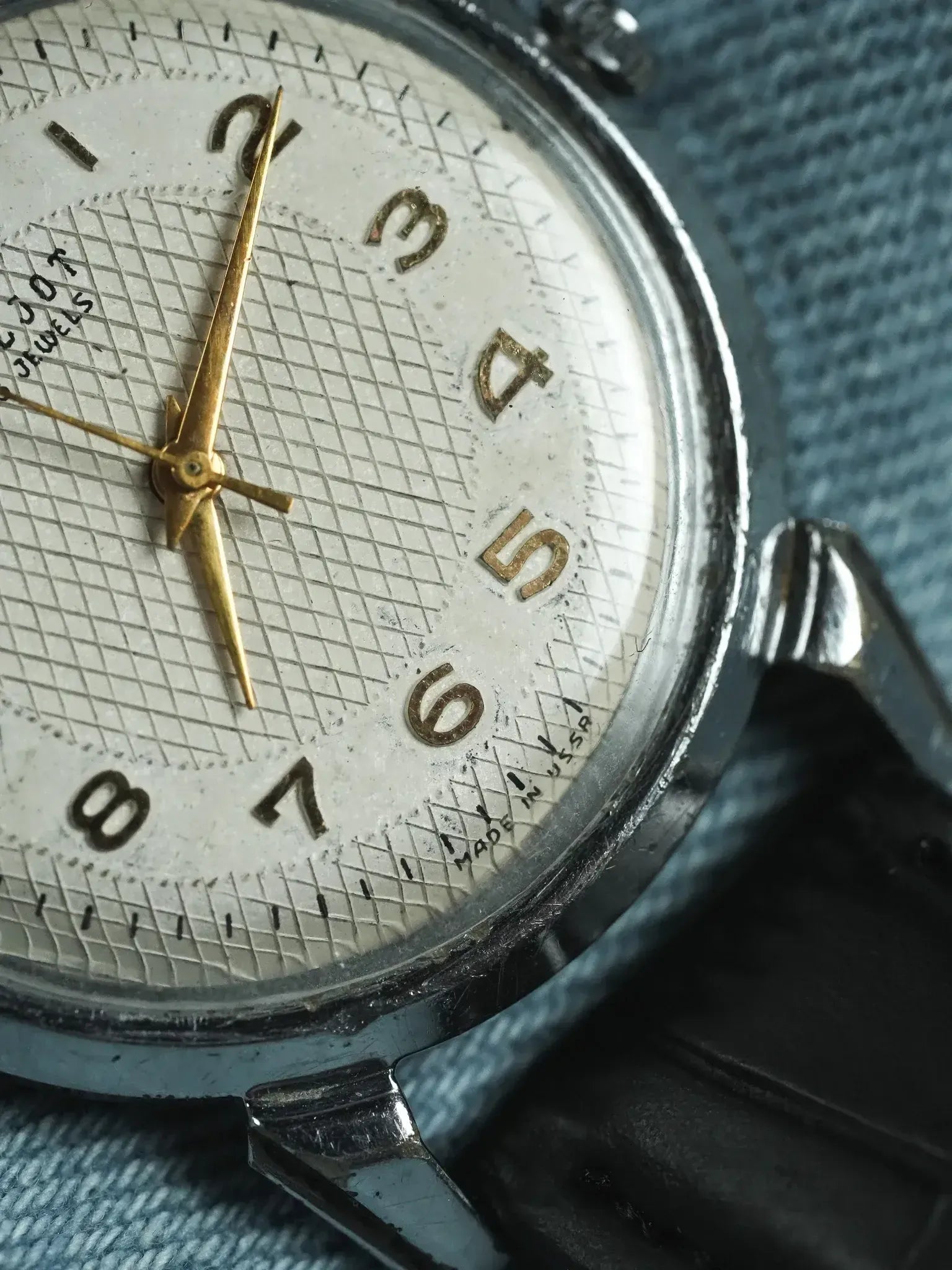 Poljot - Cornes Gouttes d'eau cadran guilloché index or - 1960s - Atelier Victor