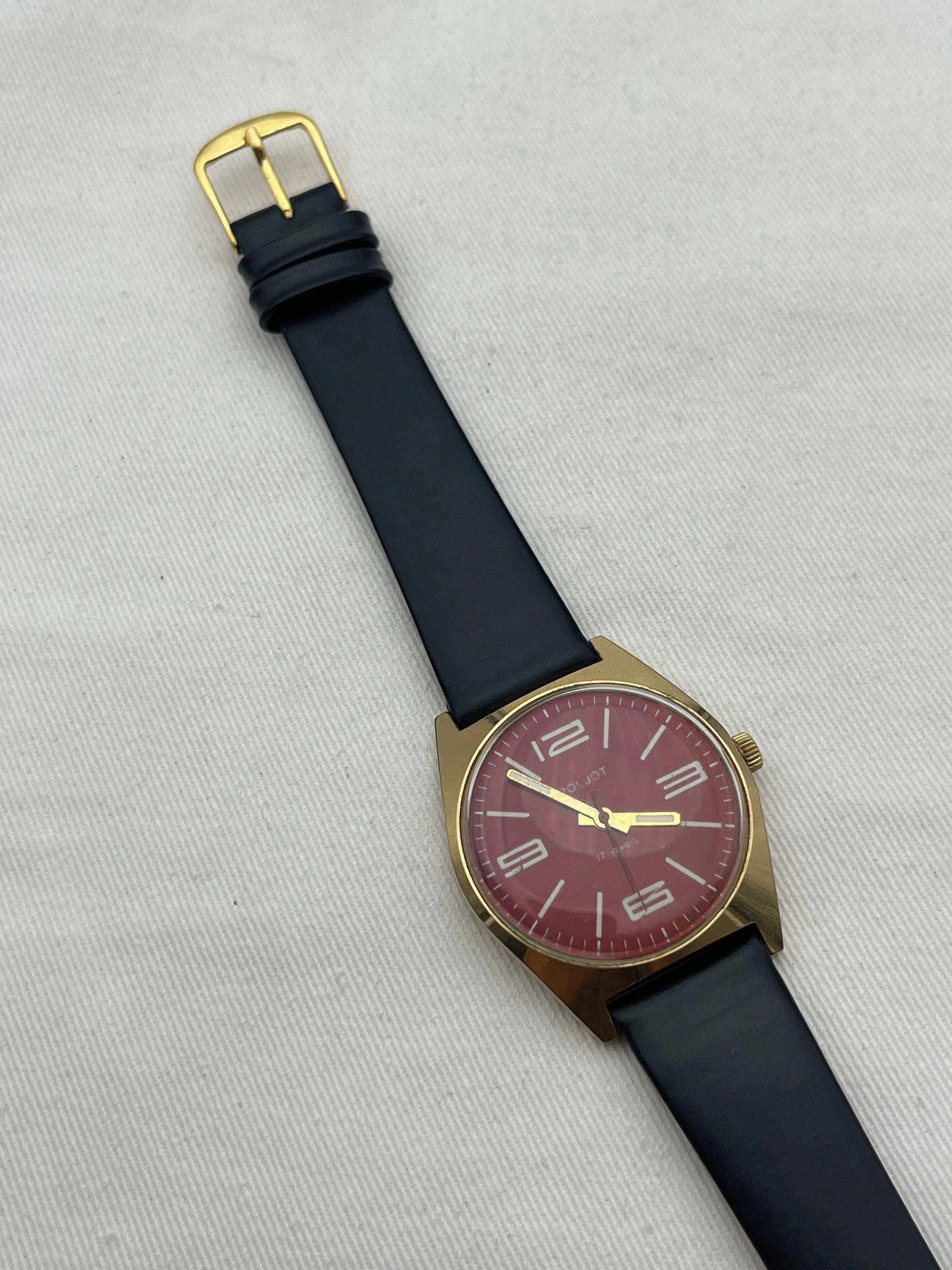 Poljot - Plaque or cadran bordeaux - 1970s - Atelier Victor - Vintage Watch Shop